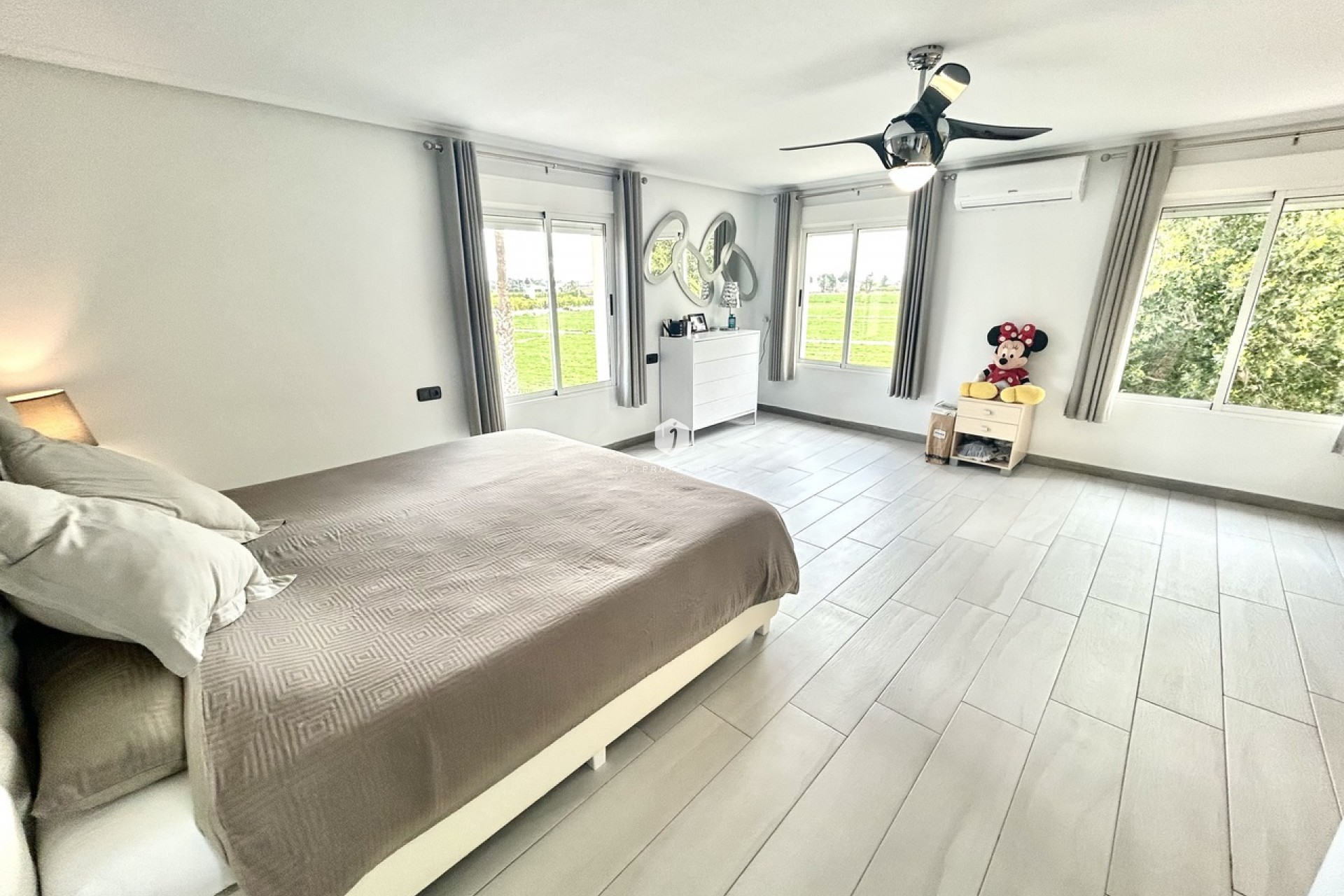 D'occasion - Villa -
Catral - Costa Blanca