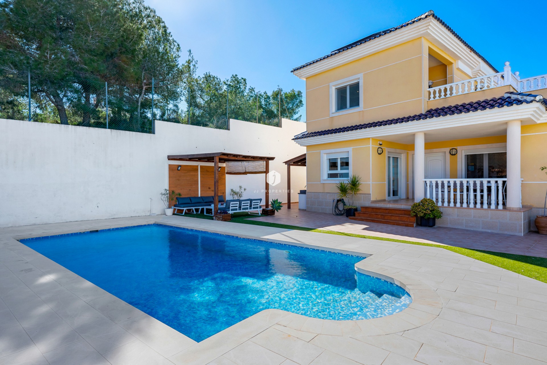 D'occasion - Villa -
Ciudad De Las Comunicaciones - Costa Blanca