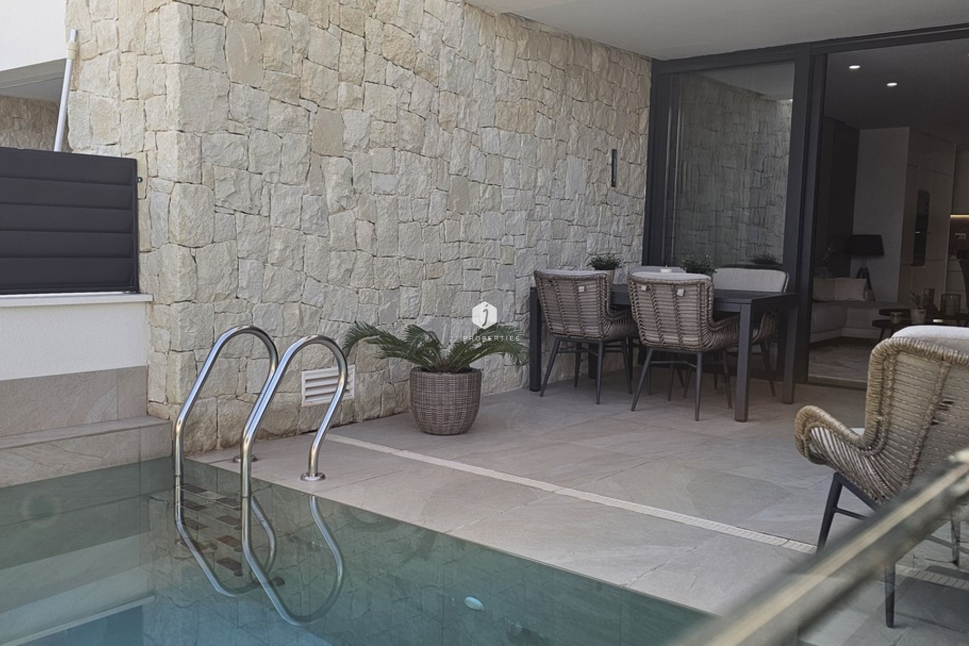 D'occasion - Villa -
Dolores - Sector 4