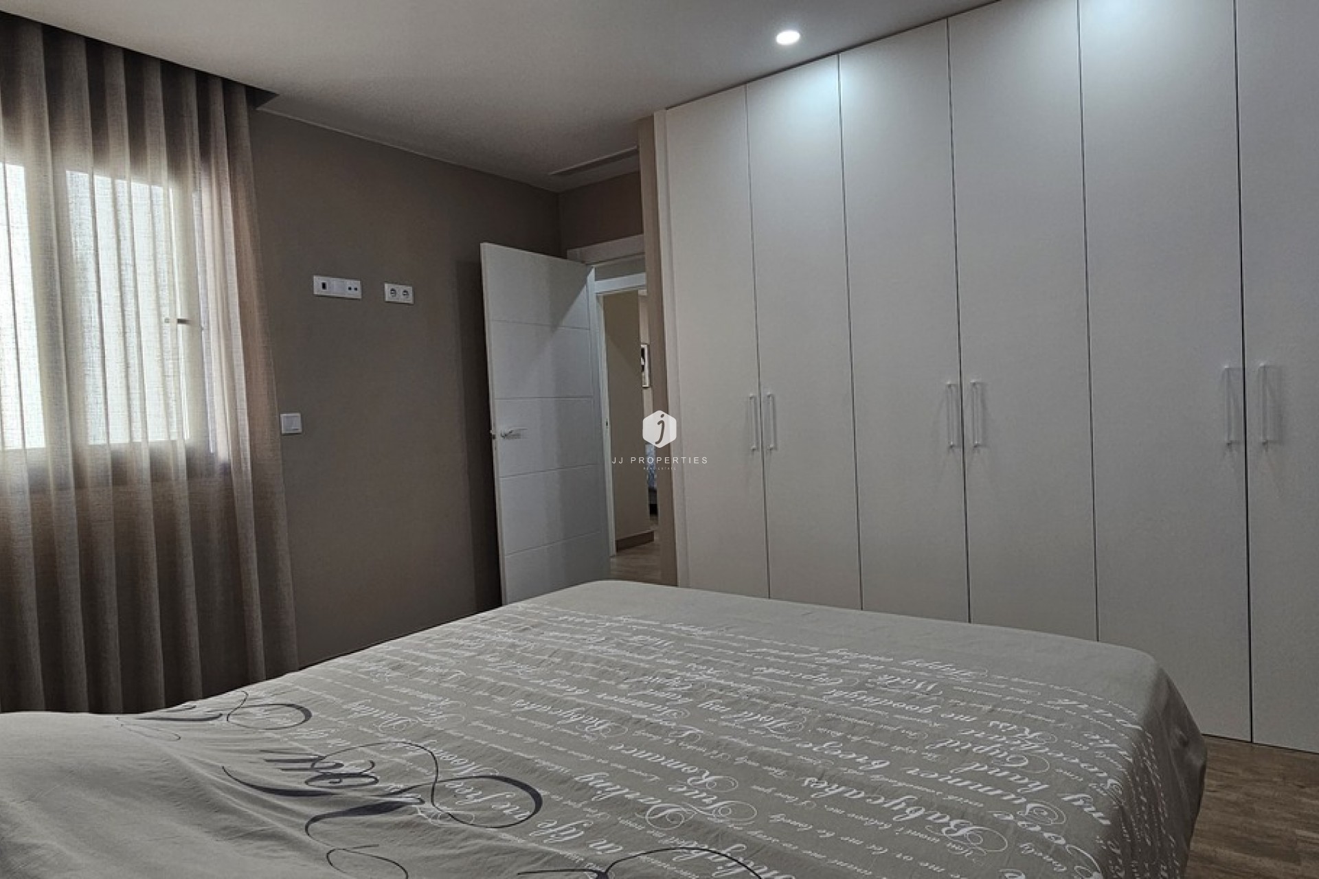 D'occasion - Villa -
Dolores - Sector 4