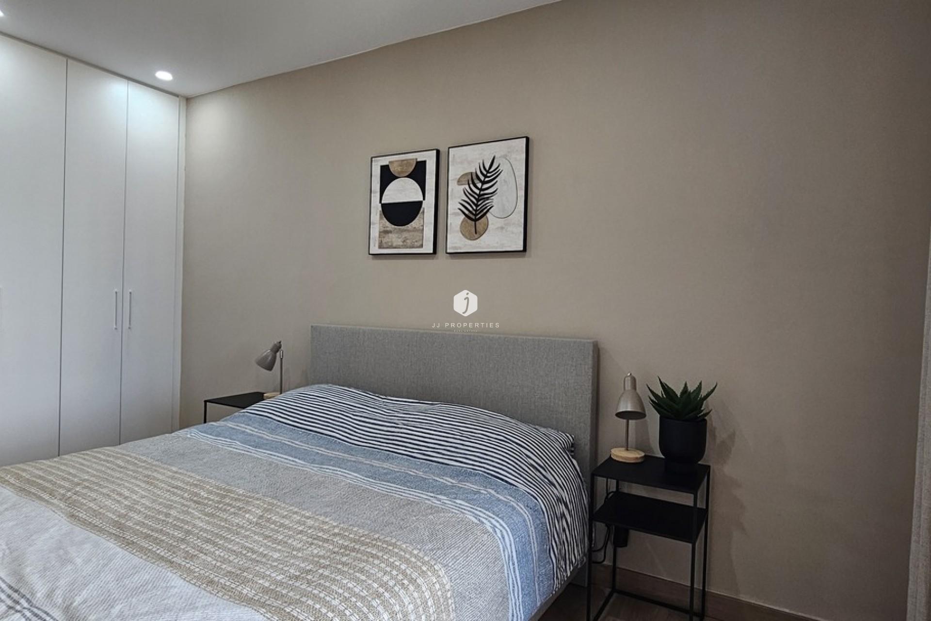 D'occasion - Villa -
Dolores - Sector 4