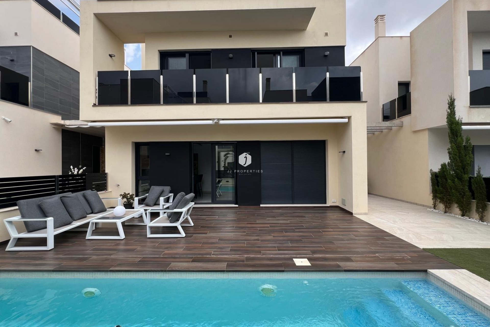 D'occasion - Villa -
Orihuela Costa - Lomas de Cabo Roig