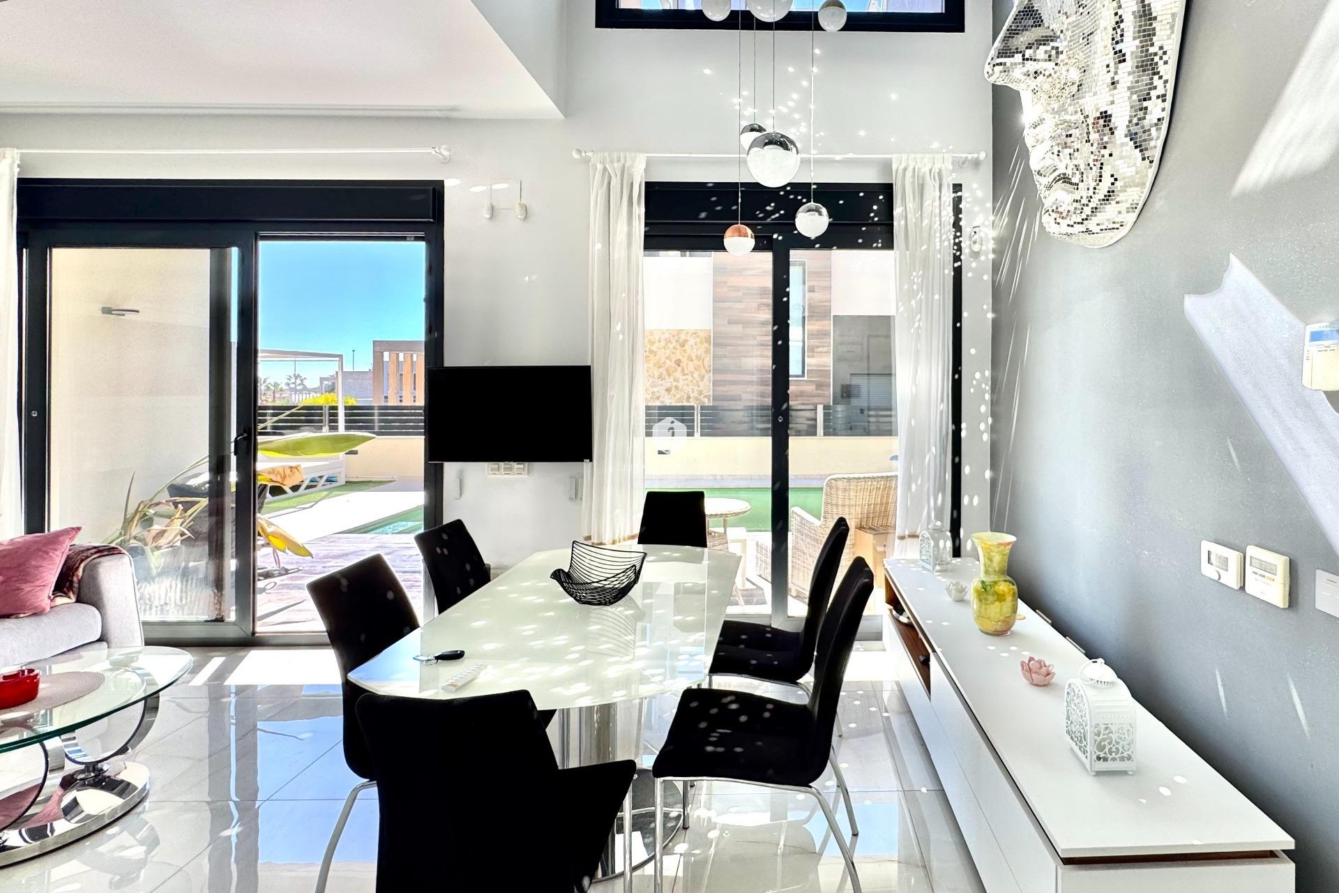 D'occasion - Villa -
Orihuela Costa - Lomas de Cabo Roig