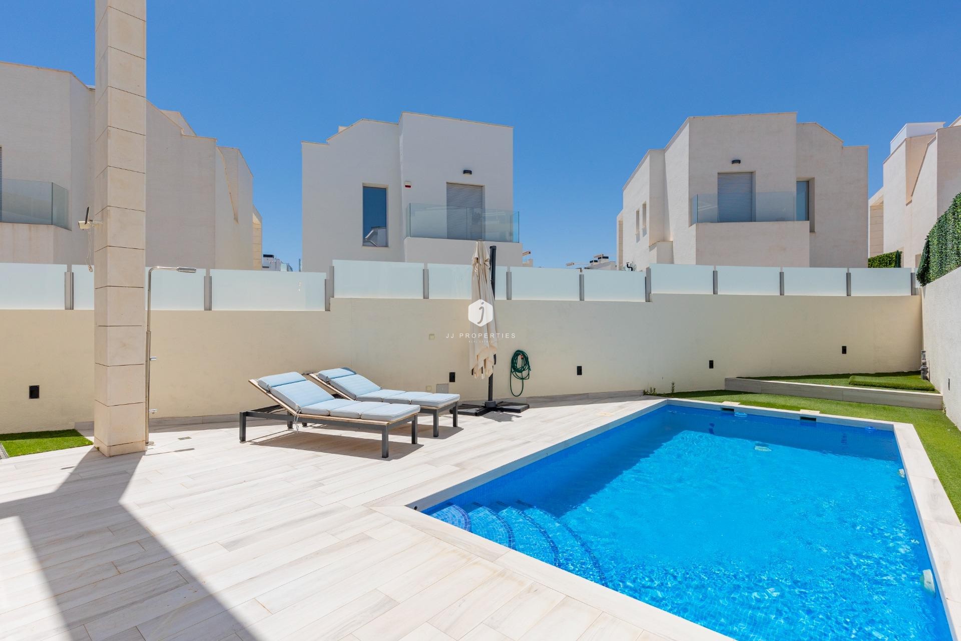 D'occasion - Villa -
Orihuela Costa - Lomas de Cabo Roig