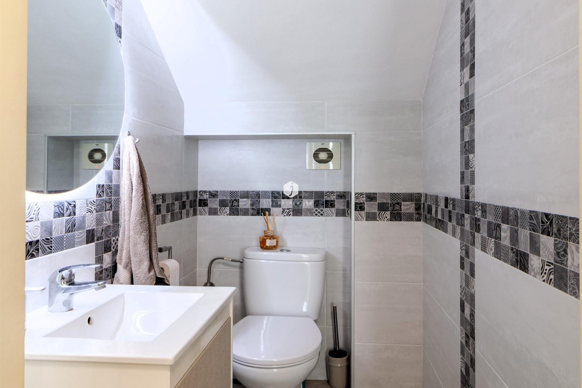 D'occasion - Villa -
Orihuela Costa - Los Almendros-la Florida