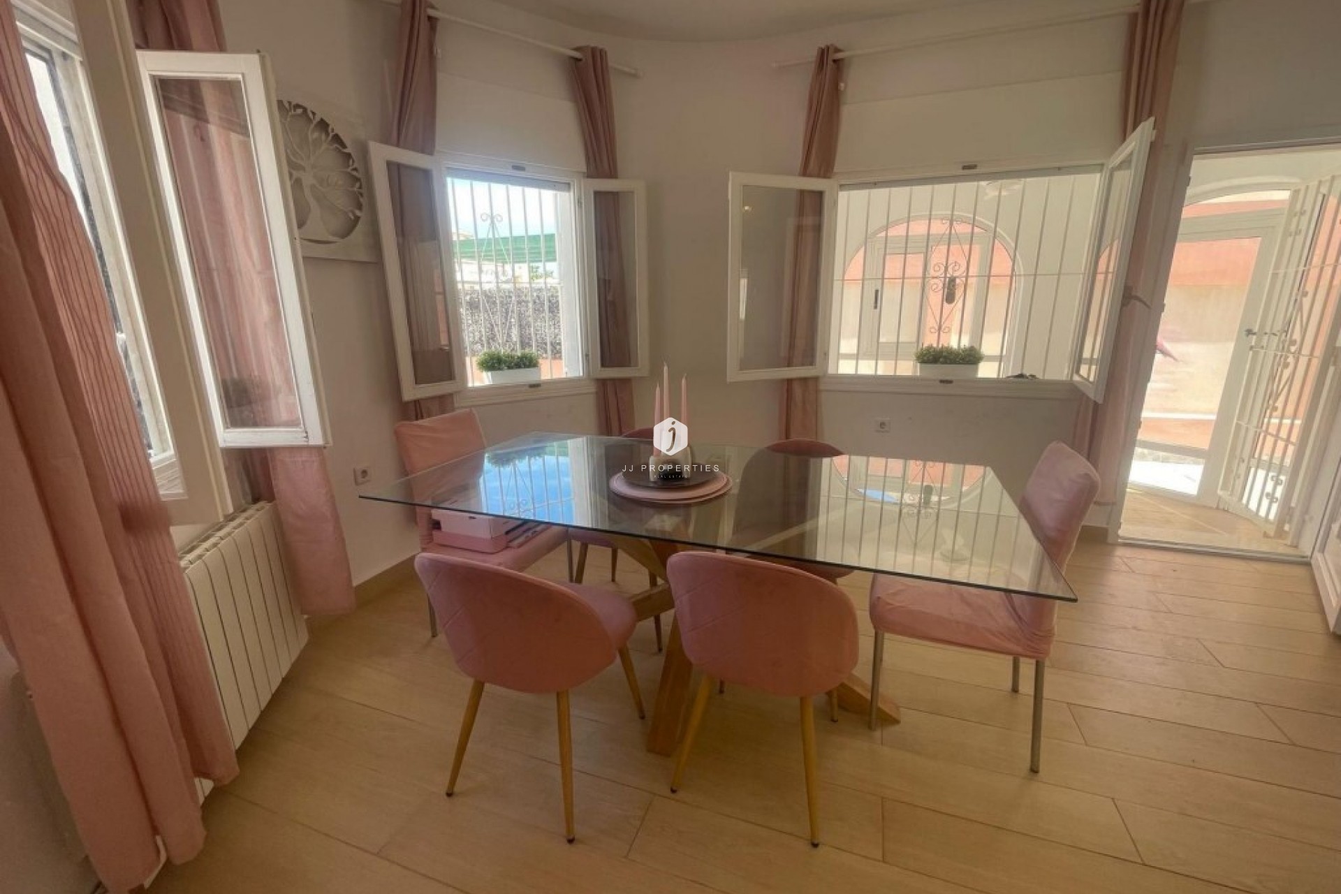 D'occasion - Villa -
Playa Flamenca - Costa Blanca