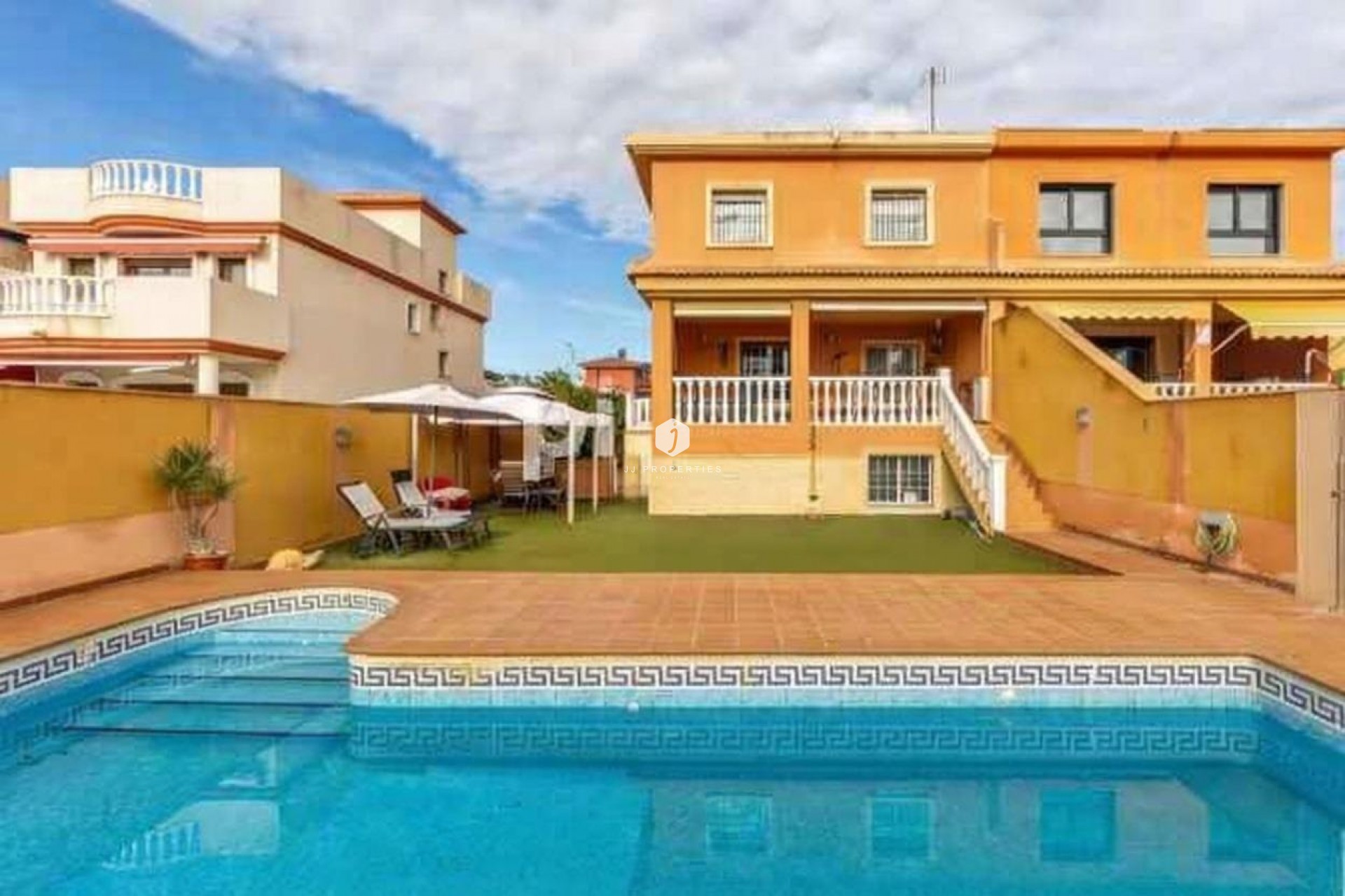 D'occasion - Villa -
Torrevieja - aguas nuevas