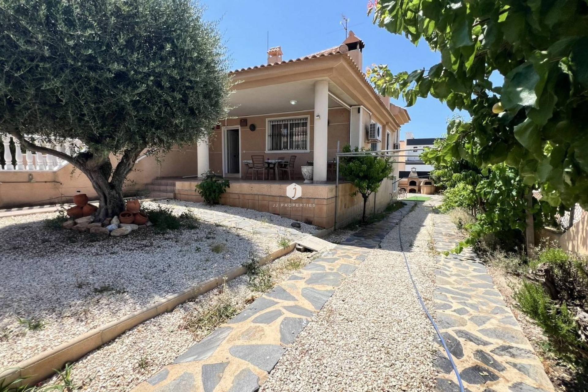 D'occasion - Villa -
Torrevieja - aguas nuevas