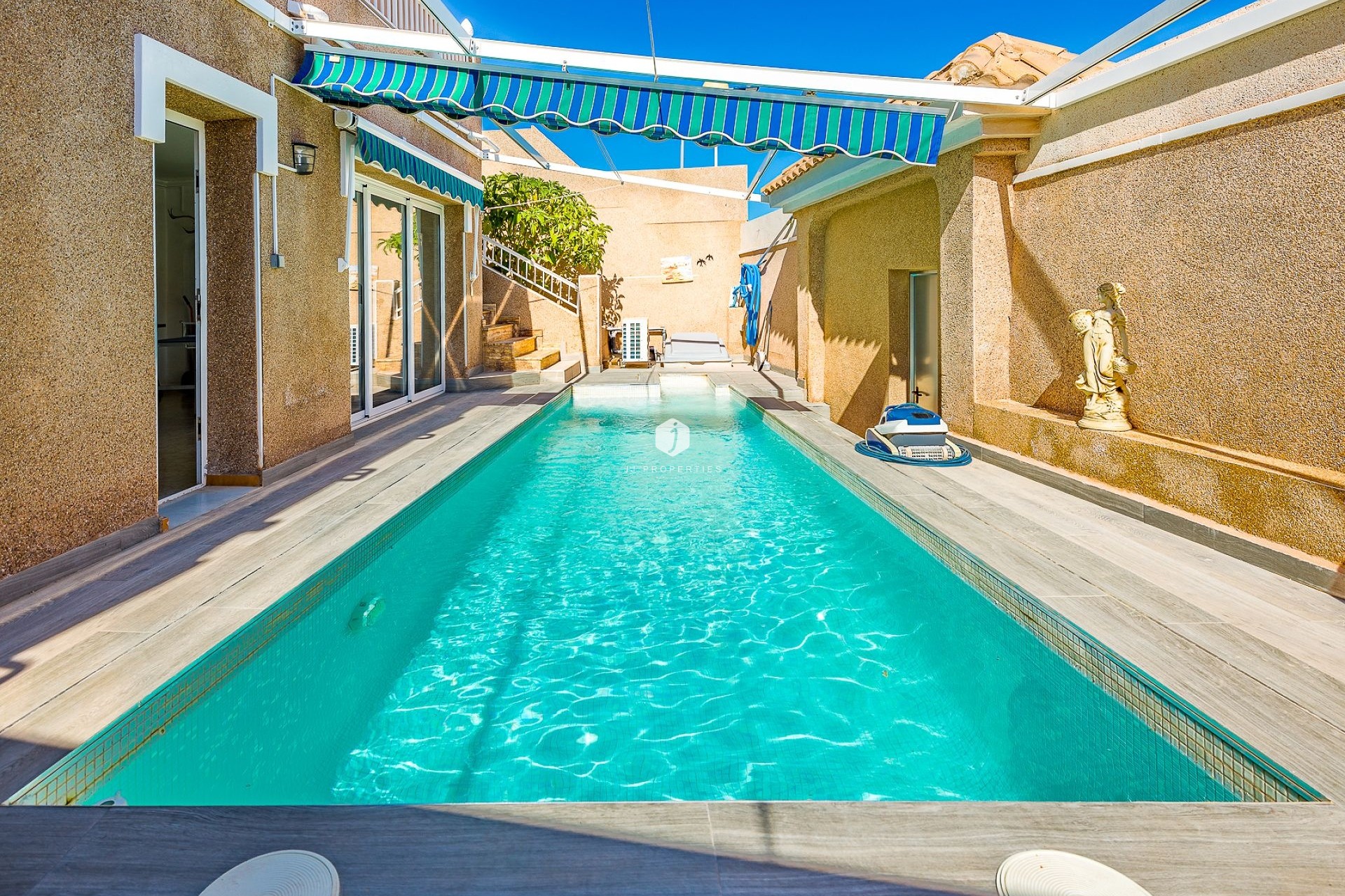 D'occasion - Villa -
Torrevieja - Costa Blanca