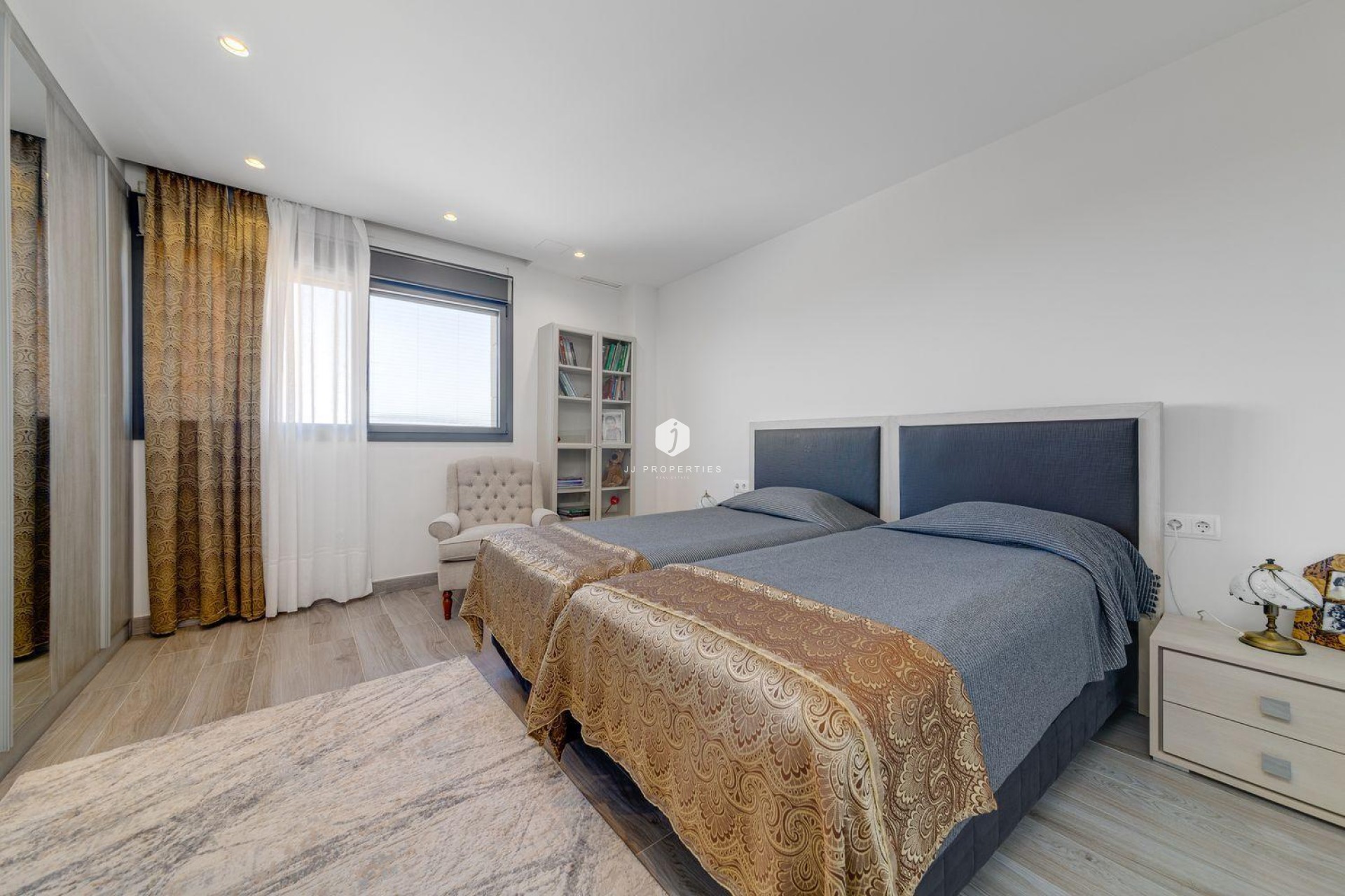D'occasion - Villa -
Torrevieja - Costa Blanca