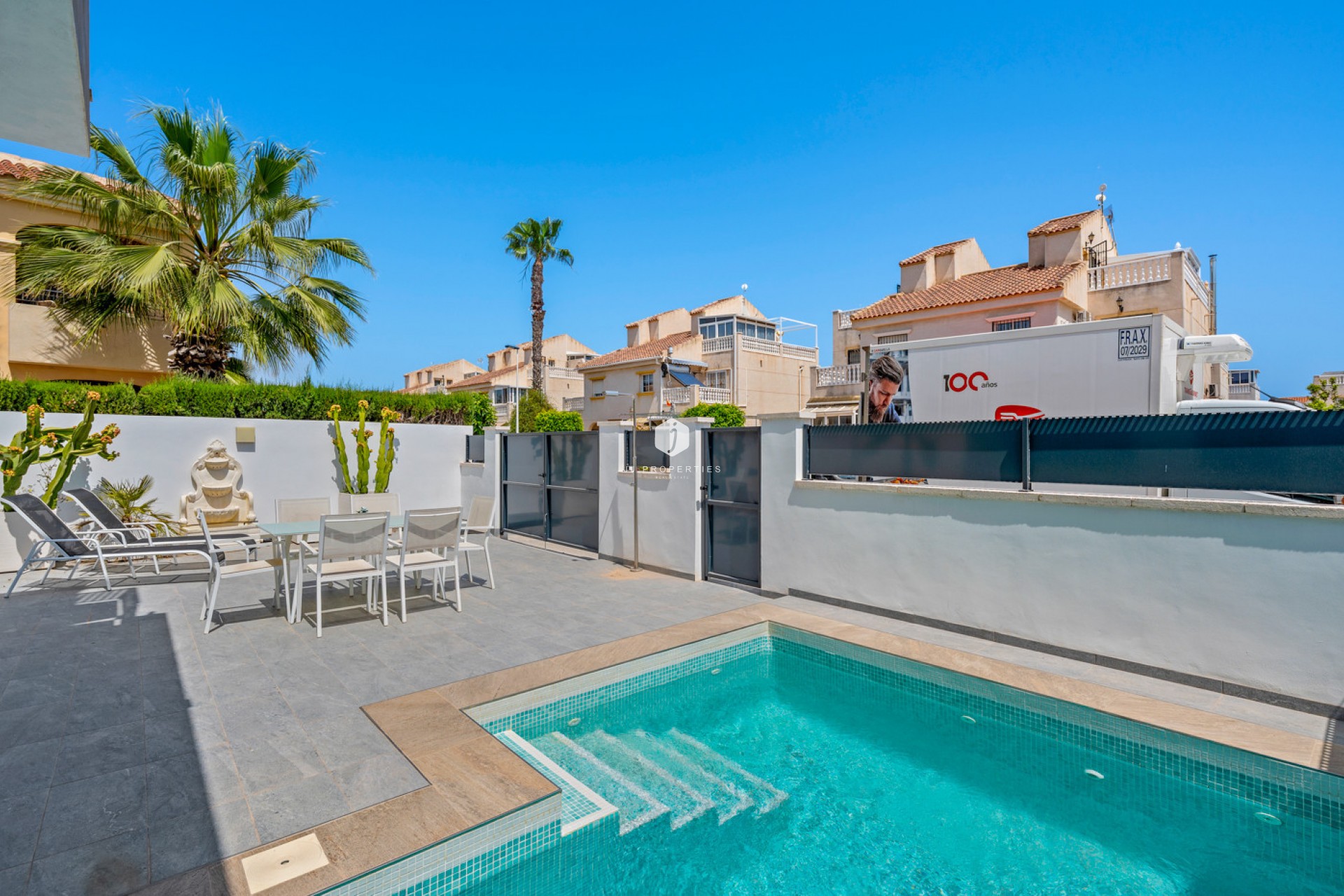 D'occasion - Villa -
Torrevieja - Costa Blanca