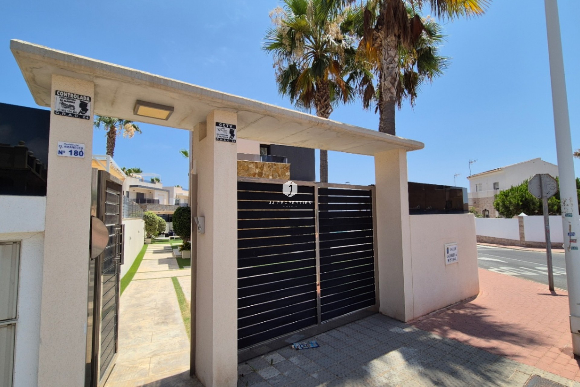 D'occasion - Villa -
Torrevieja - Costa Blanca