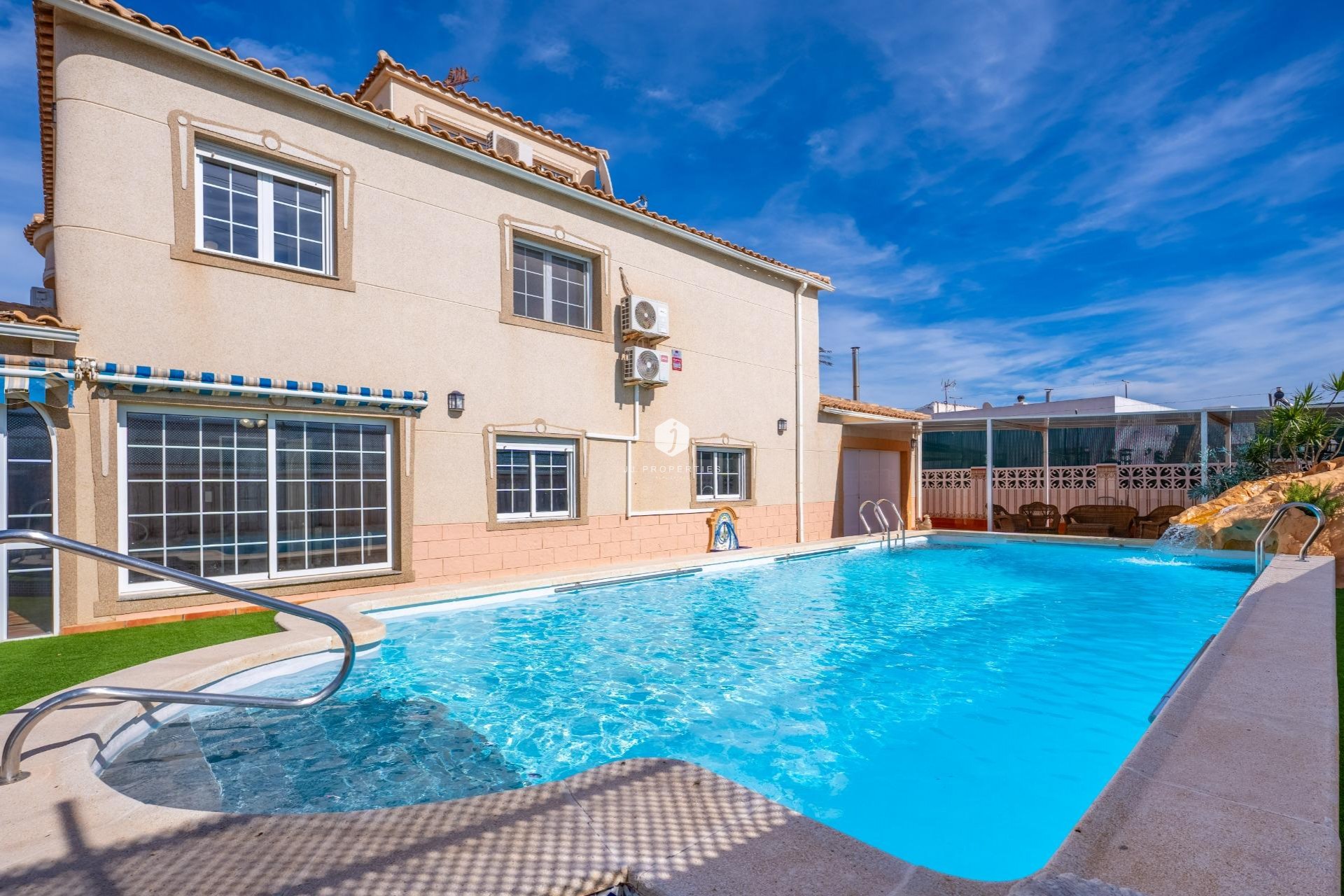 D'occasion - Villa -
Torrevieja - El chaparral