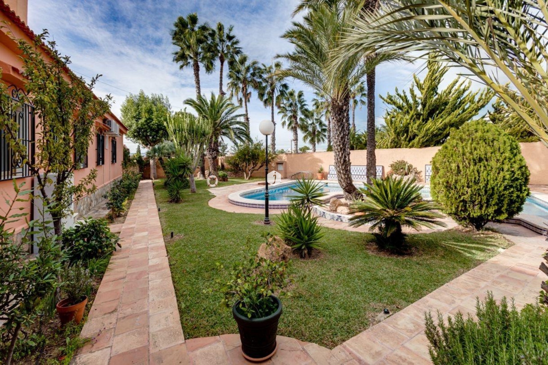 D'occasion - Villa -
Torrevieja - El chaparral