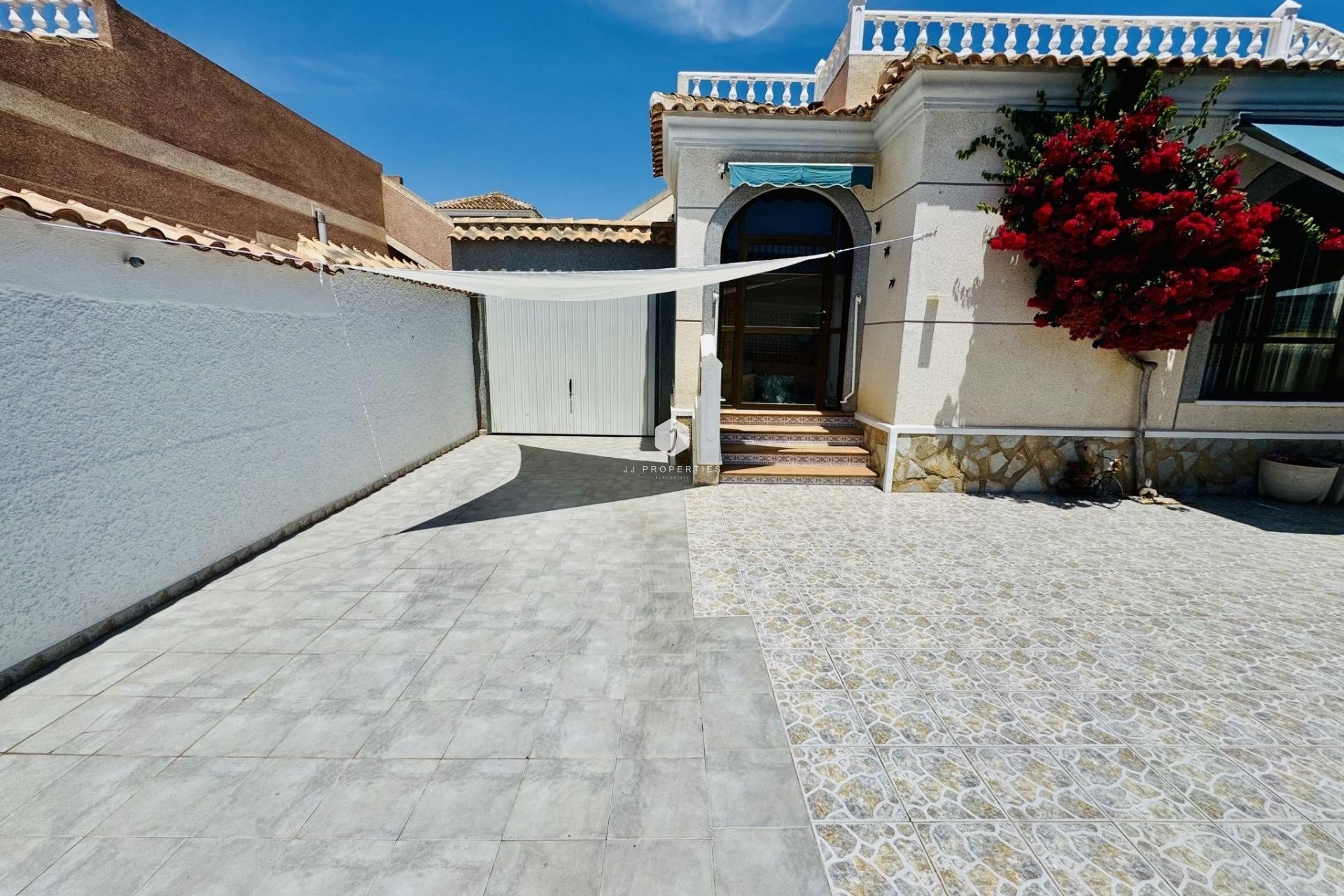 D'occasion - Villa -
Torrevieja - La Siesta - El Salado - Torreta