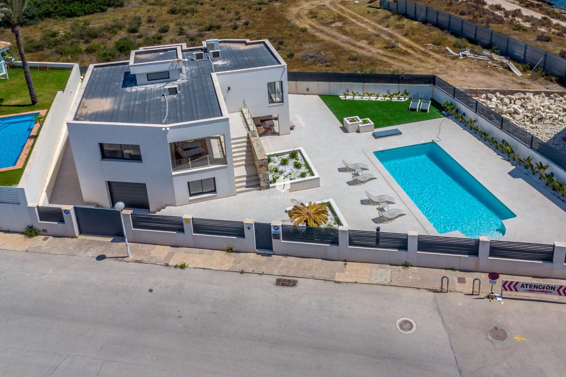 D'occasion - Villa -
Torrevieja - La veleta