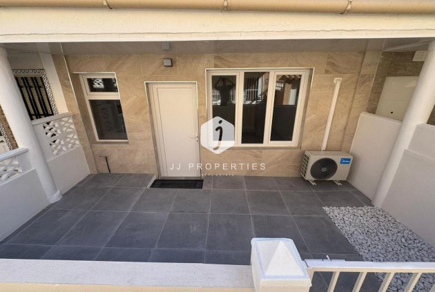 Mieszkanie w bloku - Z drugiej ręki - La Mata -
                La Mata