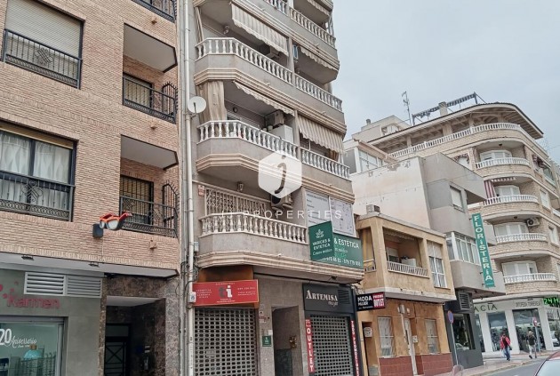 Mieszkanie w bloku - Z drugiej ręki -
            Torrevieja - C-66990