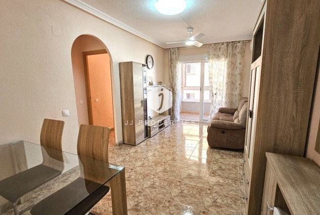 Mieszkanie w bloku - Z drugiej ręki -
            Torrevieja - C-79801