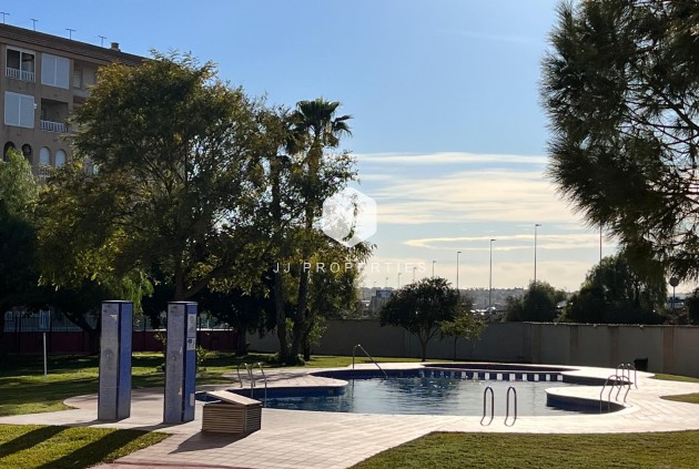 Mieszkanie w bloku - Z drugiej ręki - Torrevieja -
                Costa Blanca