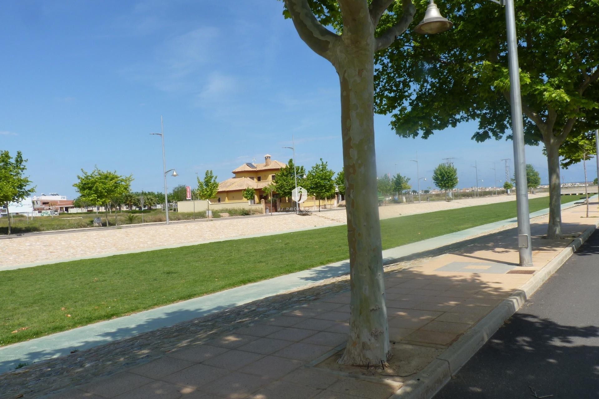 Neue Gebäude - Bungalow -
Pilar de la Horadada - pueblo