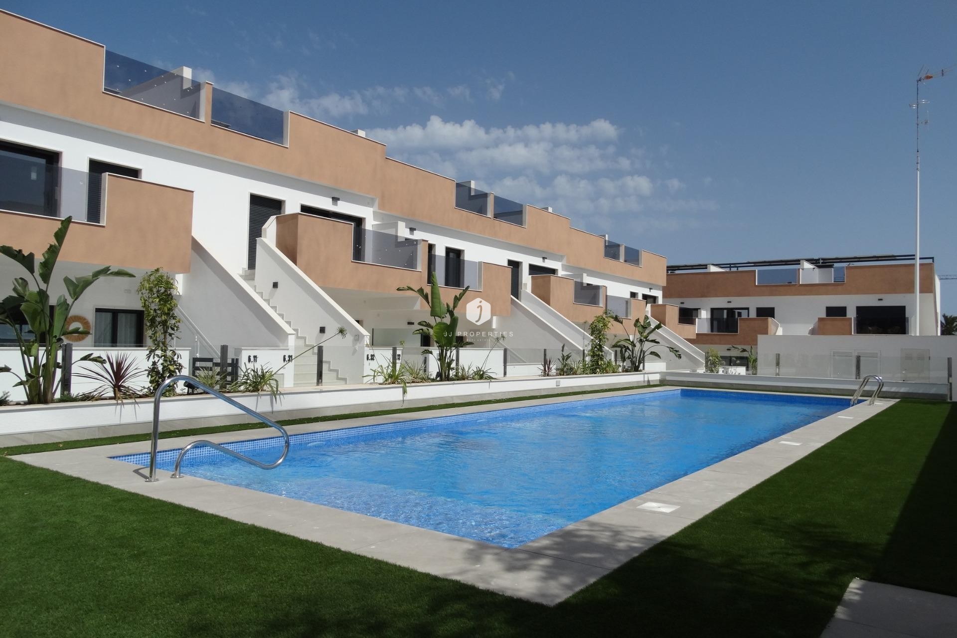 Neue Gebäude - Bungalow -
Pilar de la Horadada - pueblo