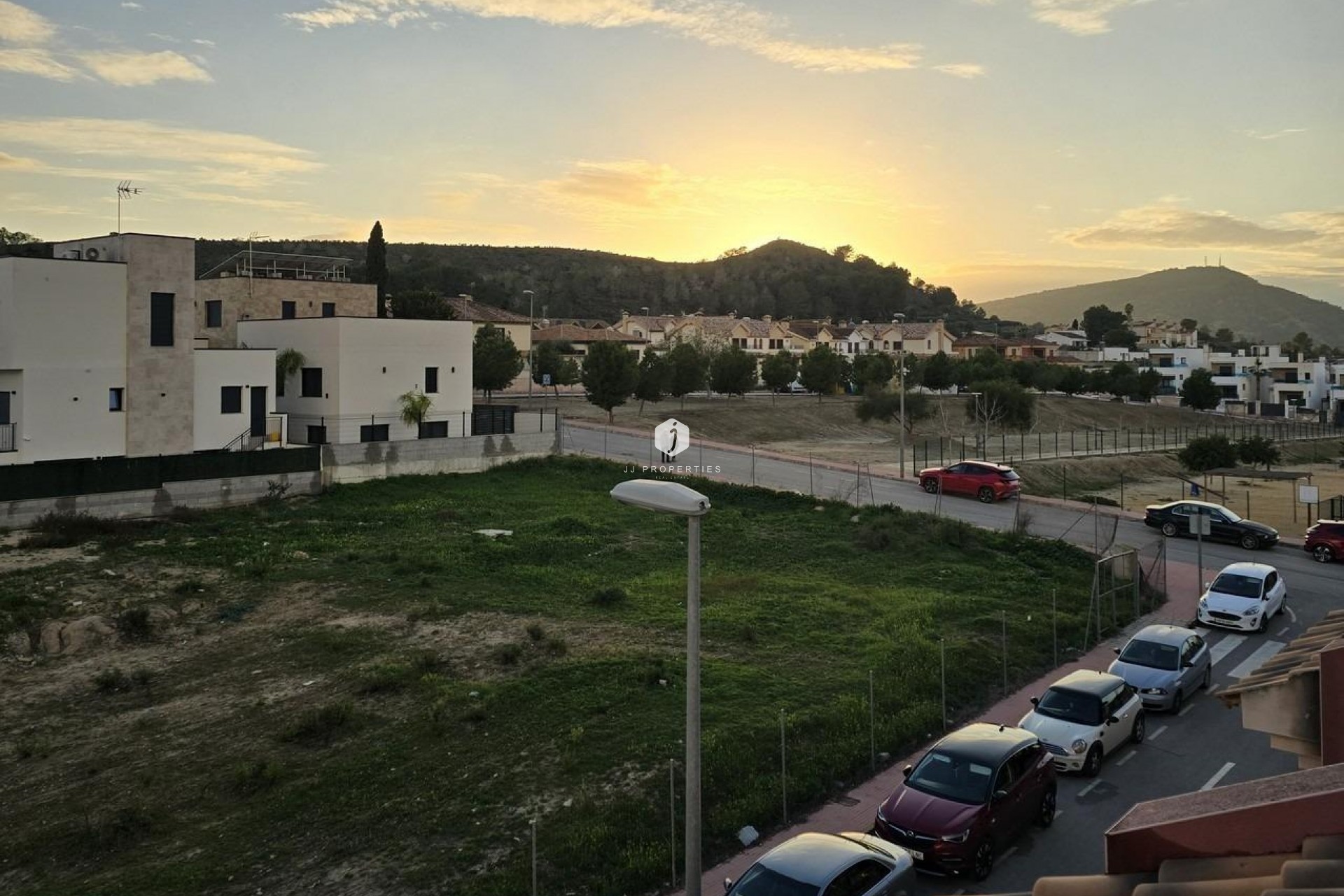 Neue Gebäude - Chalet -
Bigastro - pueblo