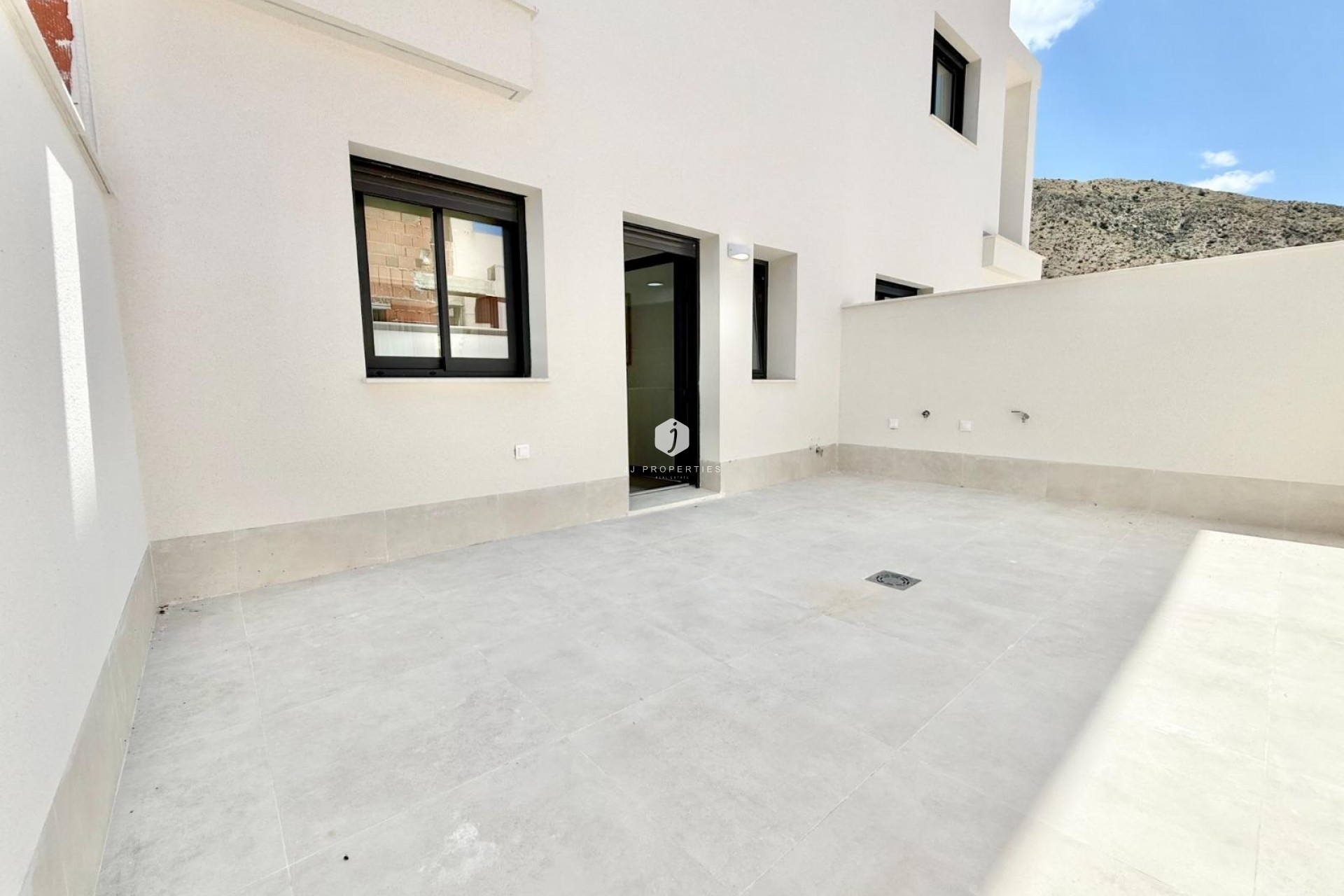 Neue Gebäude - Chalet -
Cox - San Fernando