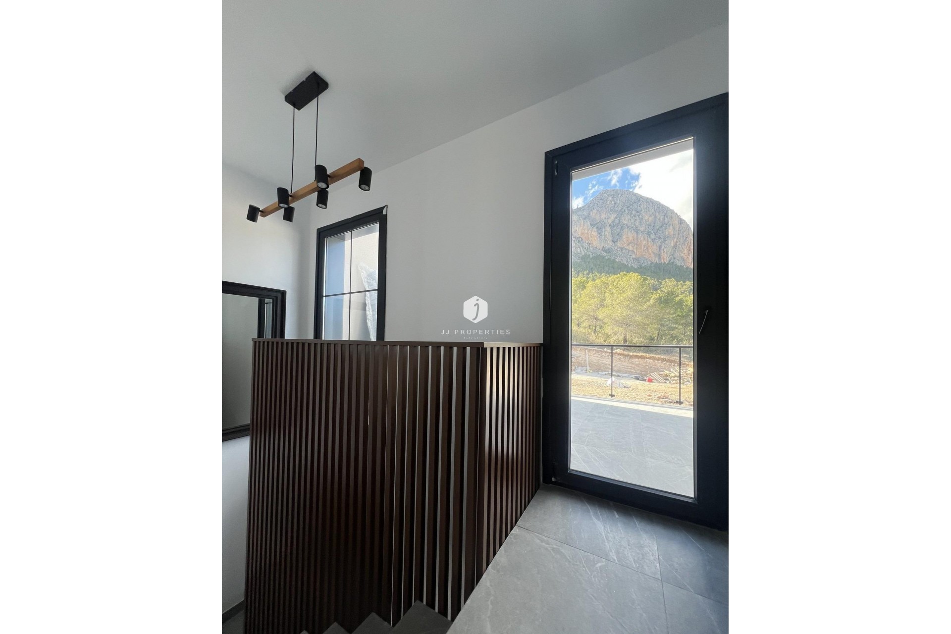 Neue Gebäude - Chalet -
Polop - PAU1