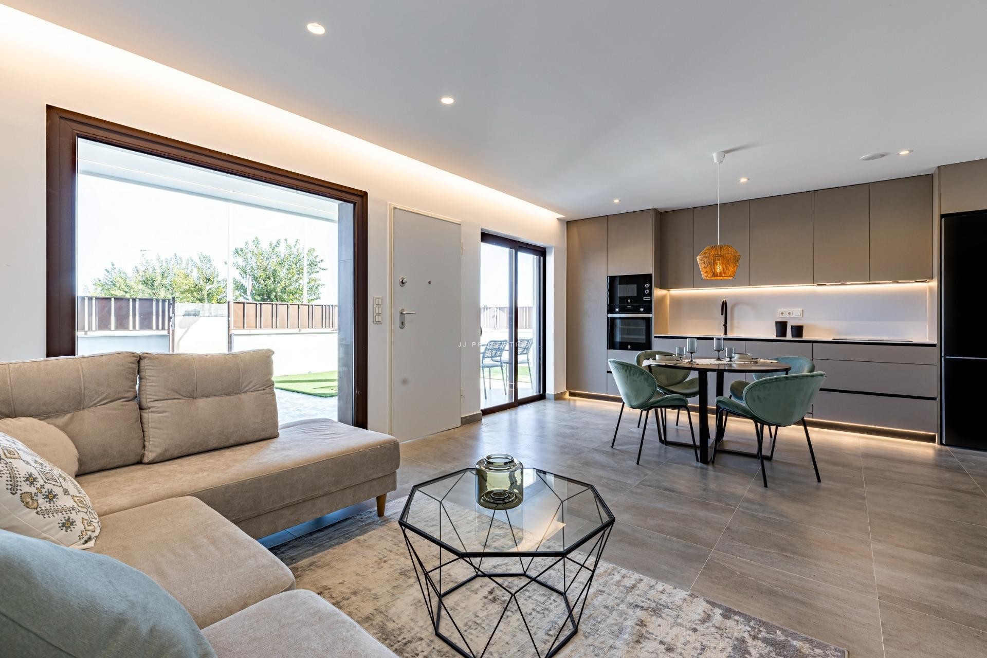 Nowy budynek - Bungalow -
Pilar de la Horadada - pueblo