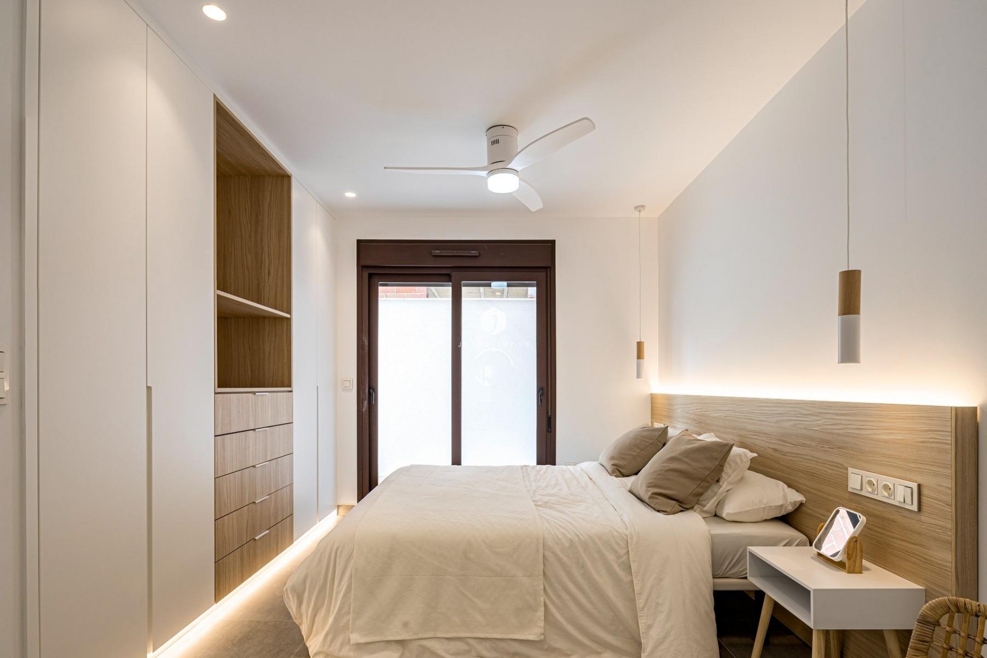 Nowy budynek - Bungalow -
Pilar de la Horadada - pueblo