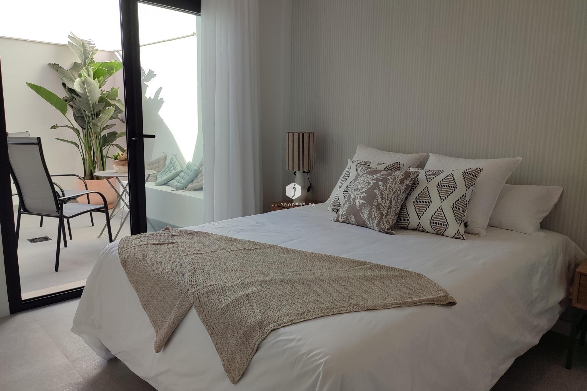 Nowy budynek - Bungalow -
Pilar de la Horadada - pueblo