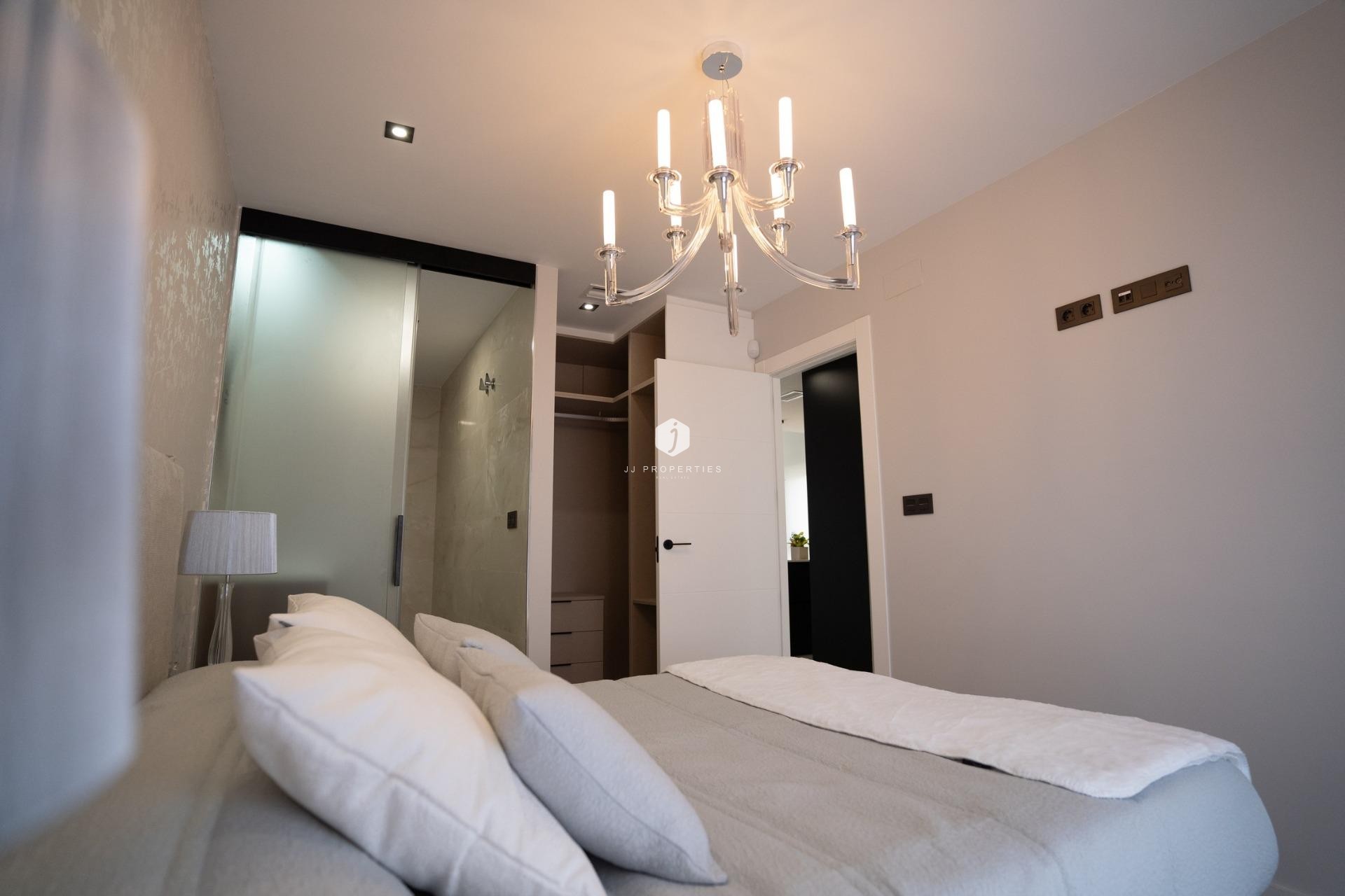 Nowy budynek - Bungalow -
Pilar de la Horadada - pueblo