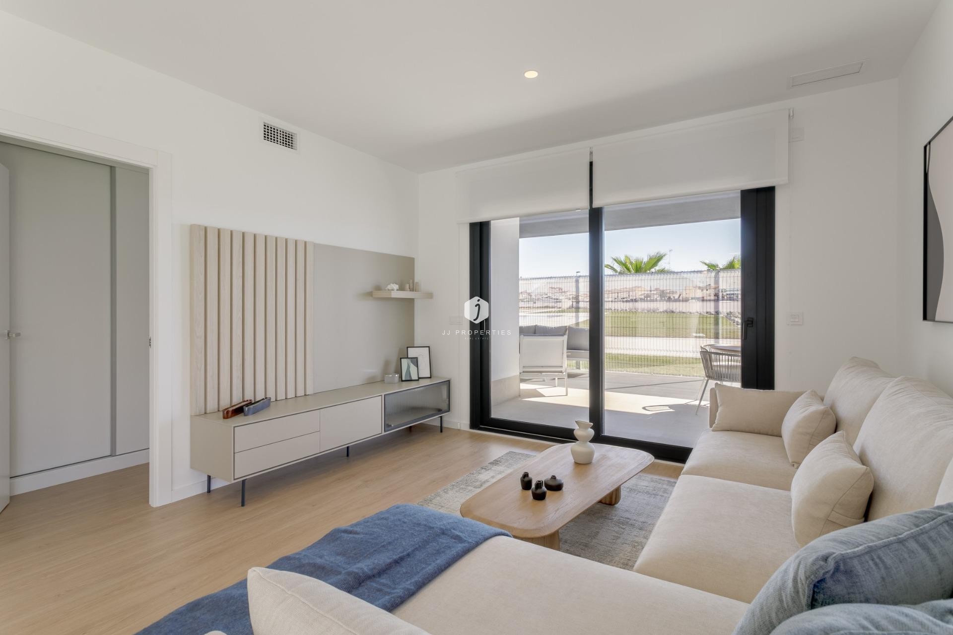Nowy budynek - Daszek -
Torrevieja - Torreblanca