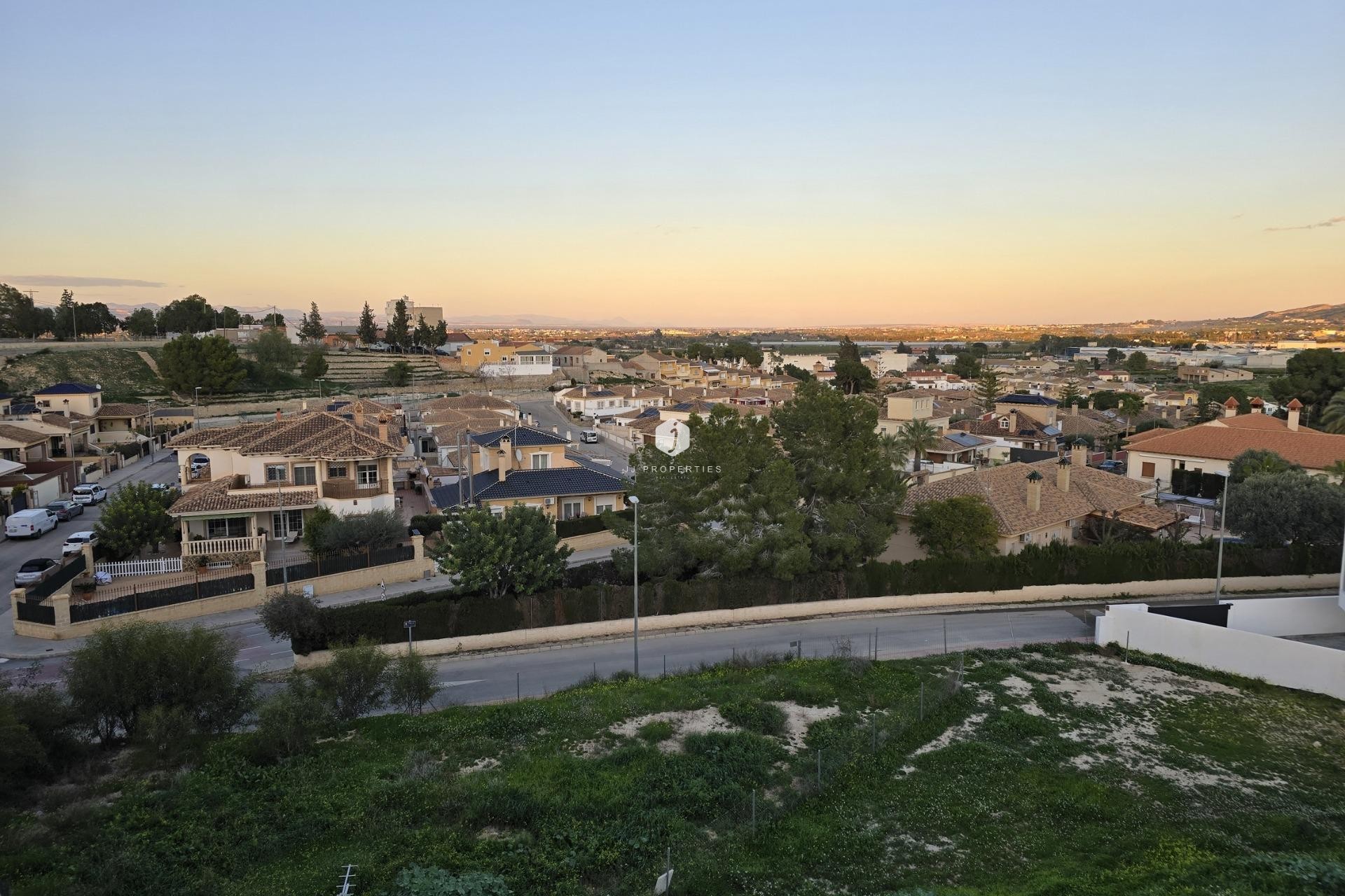 Nowy budynek - Szalet -
Bigastro - pueblo