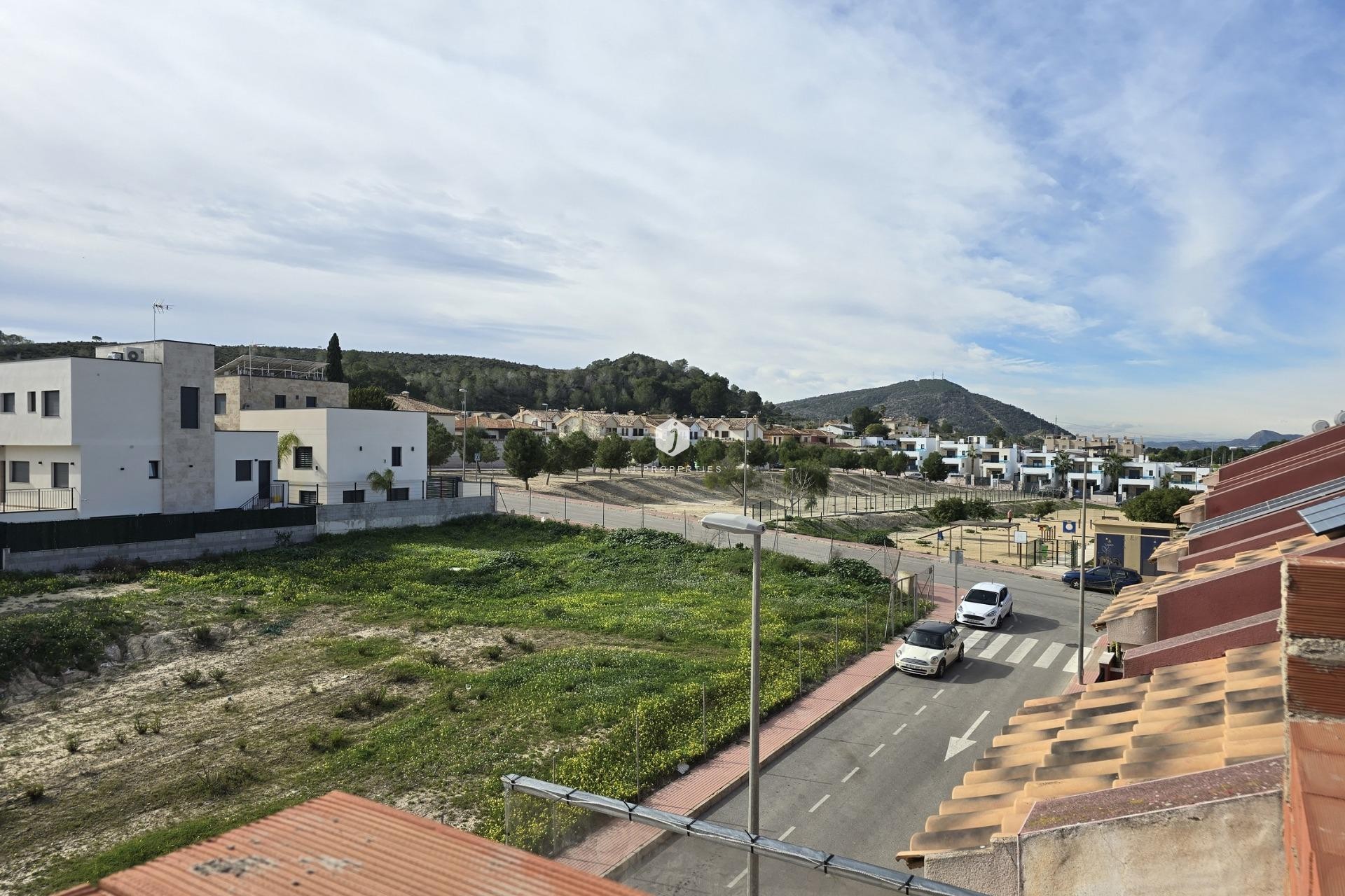 Nowy budynek - Szalet -
Bigastro - pueblo