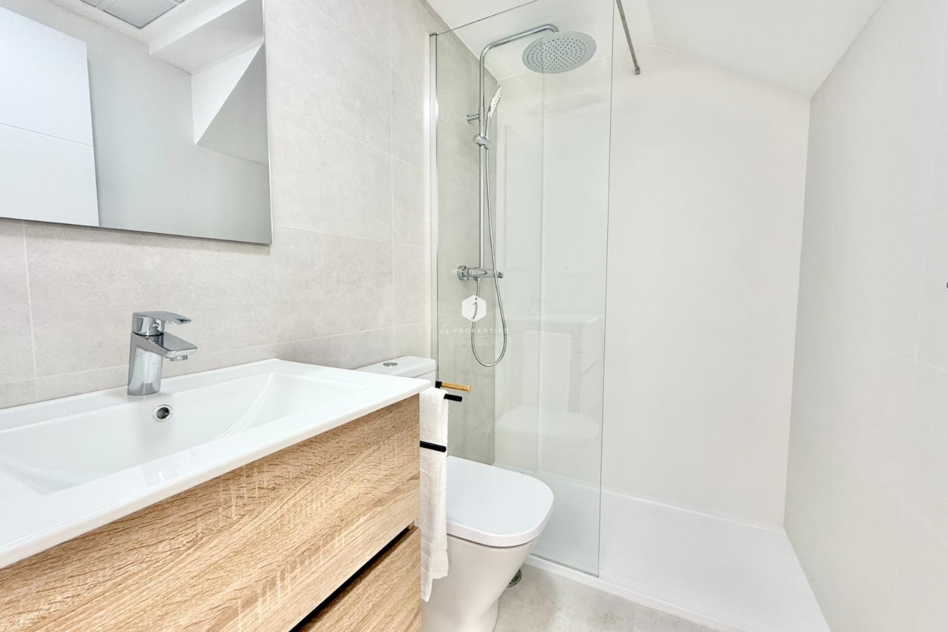 Nowy budynek - Szalet -
Cox - San Fernando