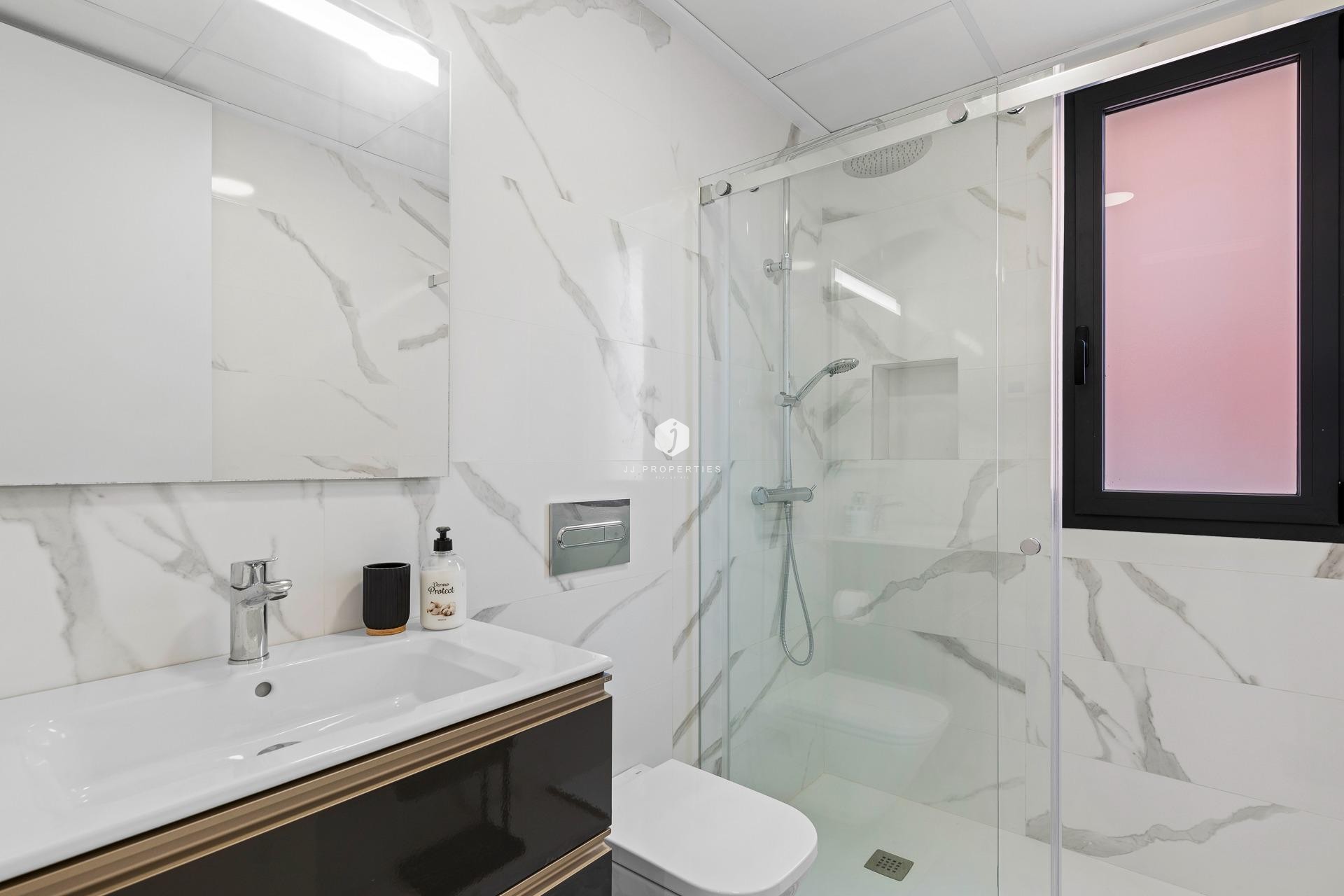 Nowy budynek - Szalet -
Guardamar del Segura - Els Secans