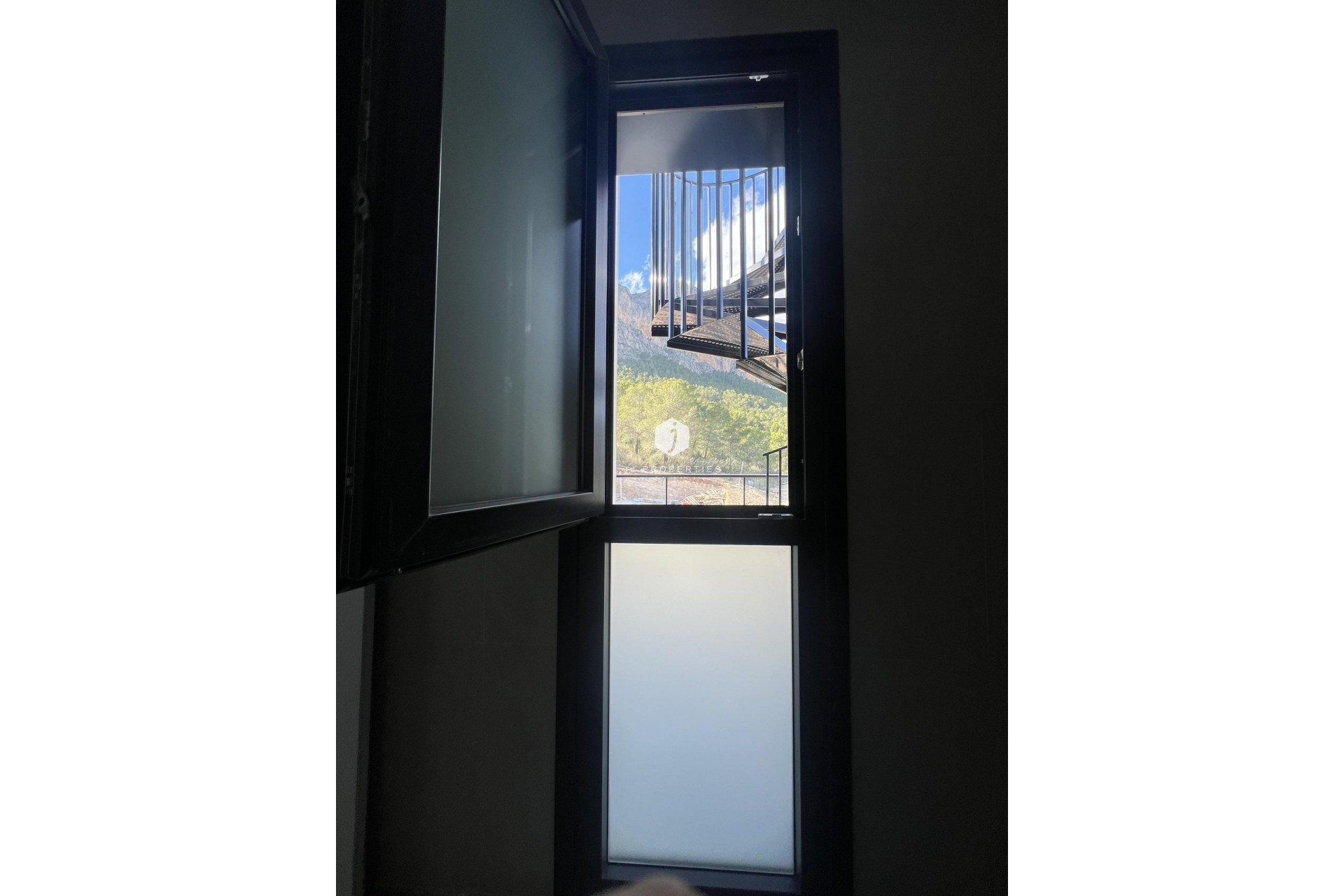 Nowy budynek - Szalet -
Polop - PAU1