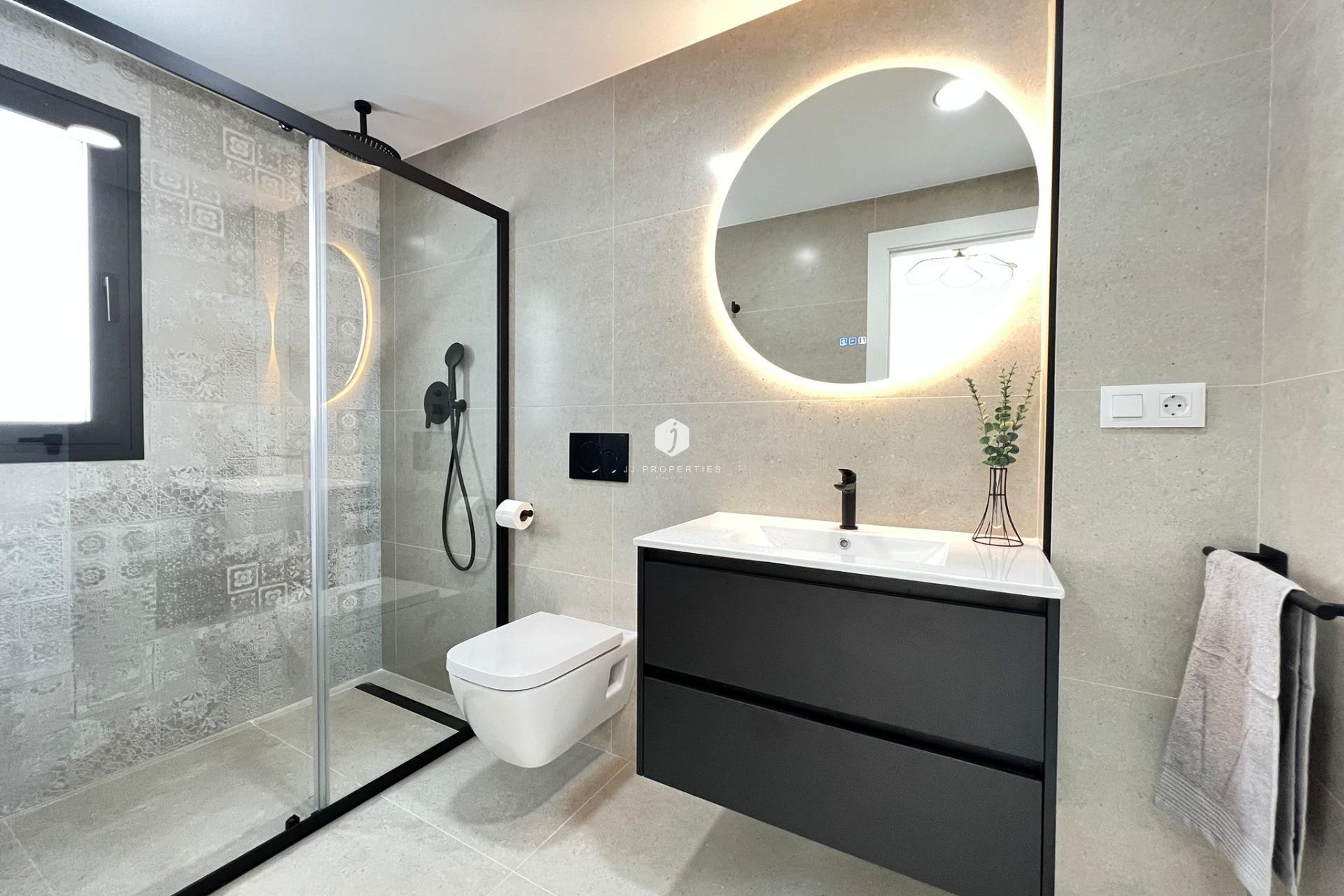 Nowy budynek - Villa -
Benferri - Benfis Park