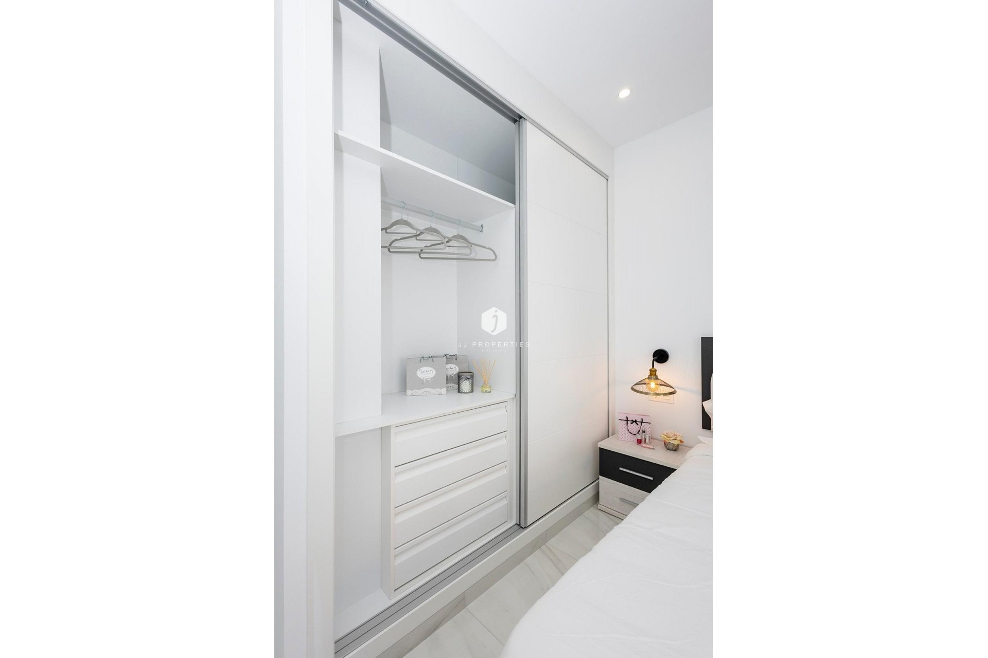 Obra nueva - Apartamento / piso -
Jacarilla - pueblo