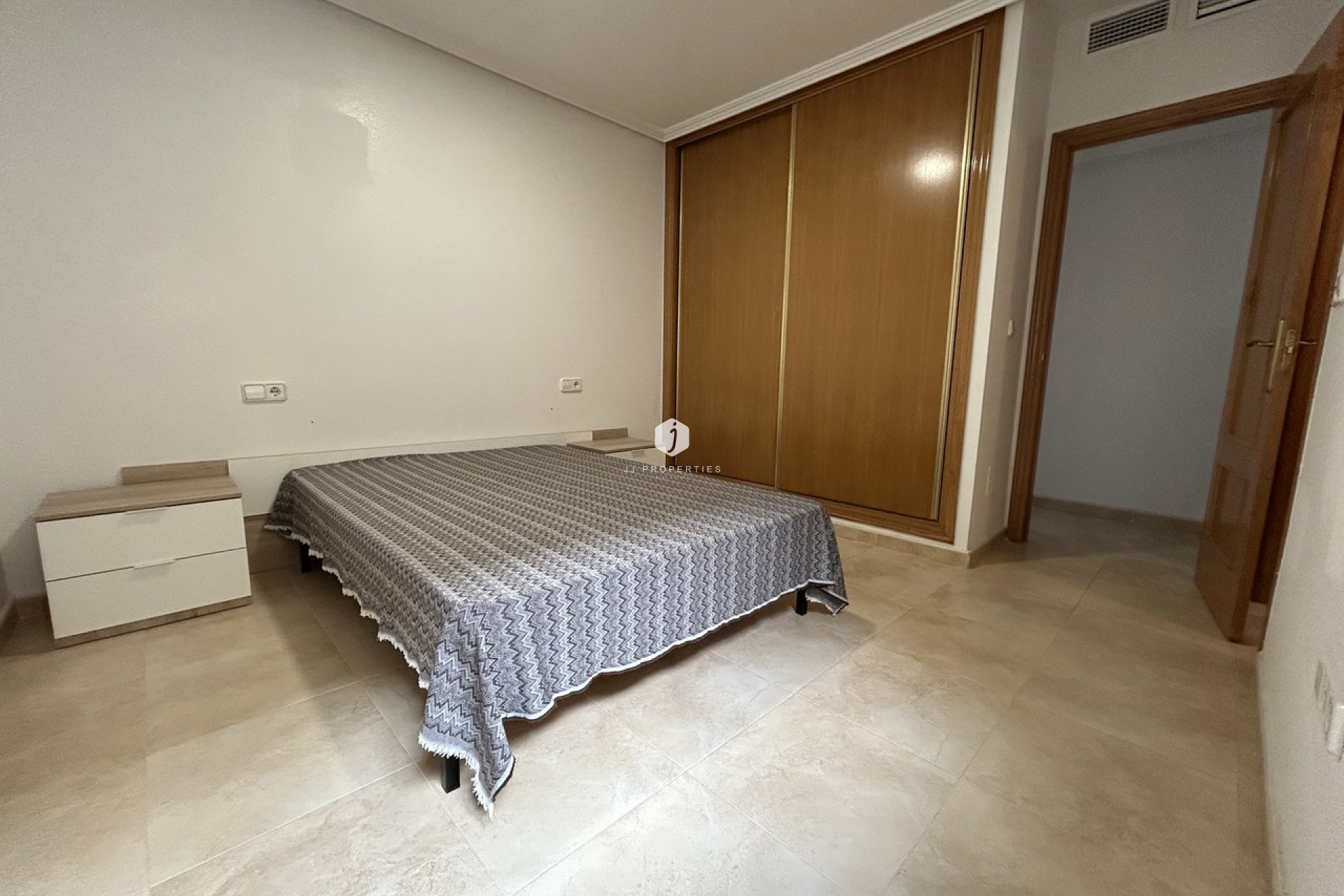 Resale - Apartment / flat -
Alicante - Inland