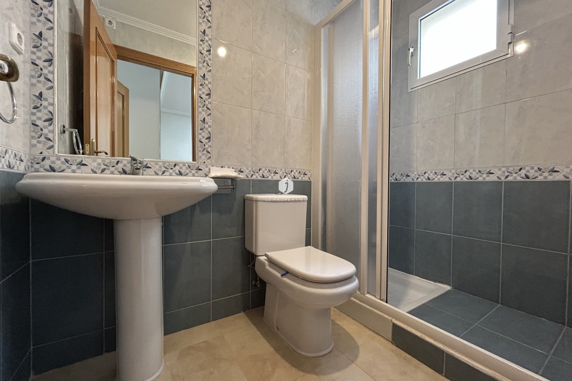 Resale - Apartment / flat -
Alicante - Inland