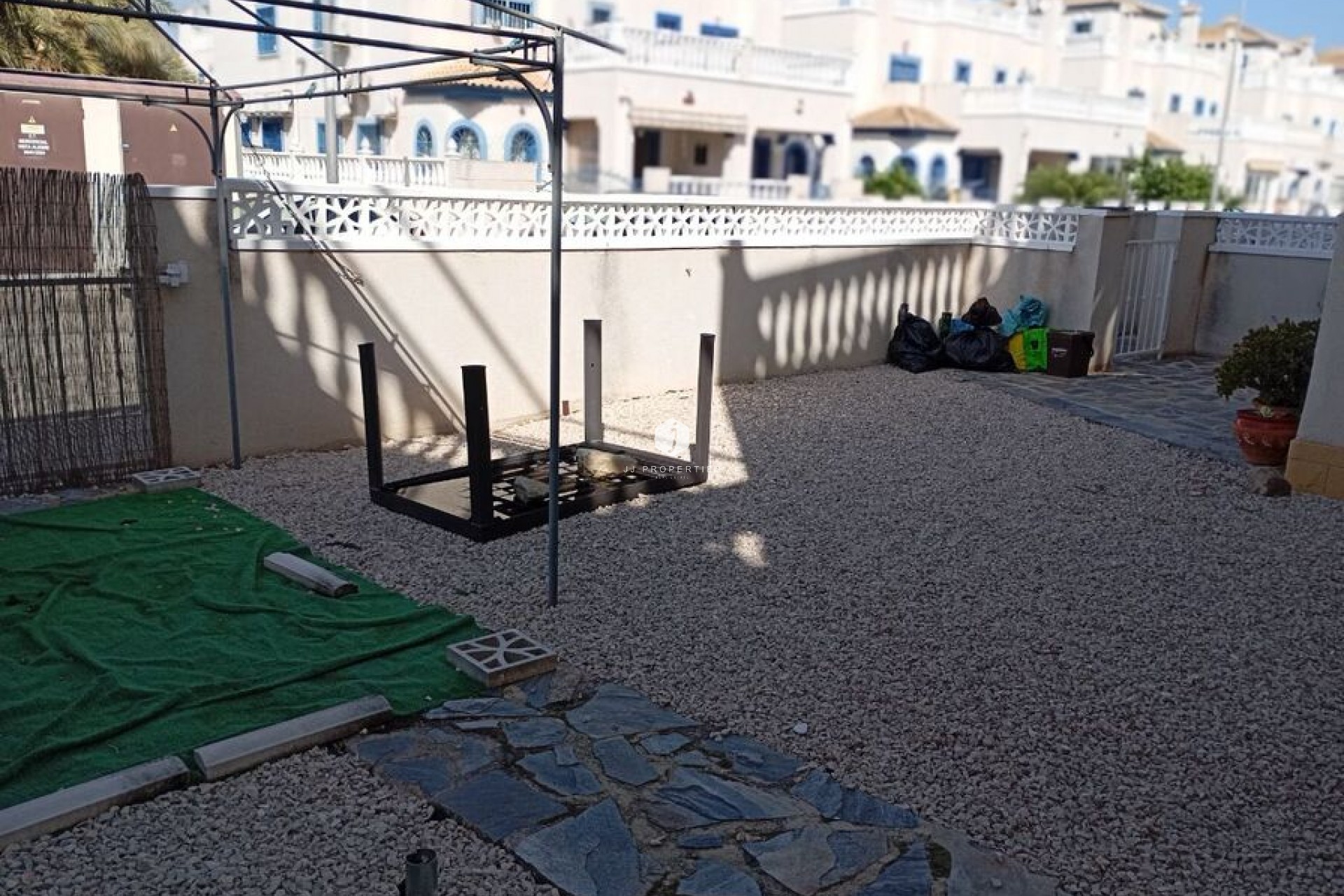 Resale - Apartment / flat -
Daya Vieja - Costa Blanca