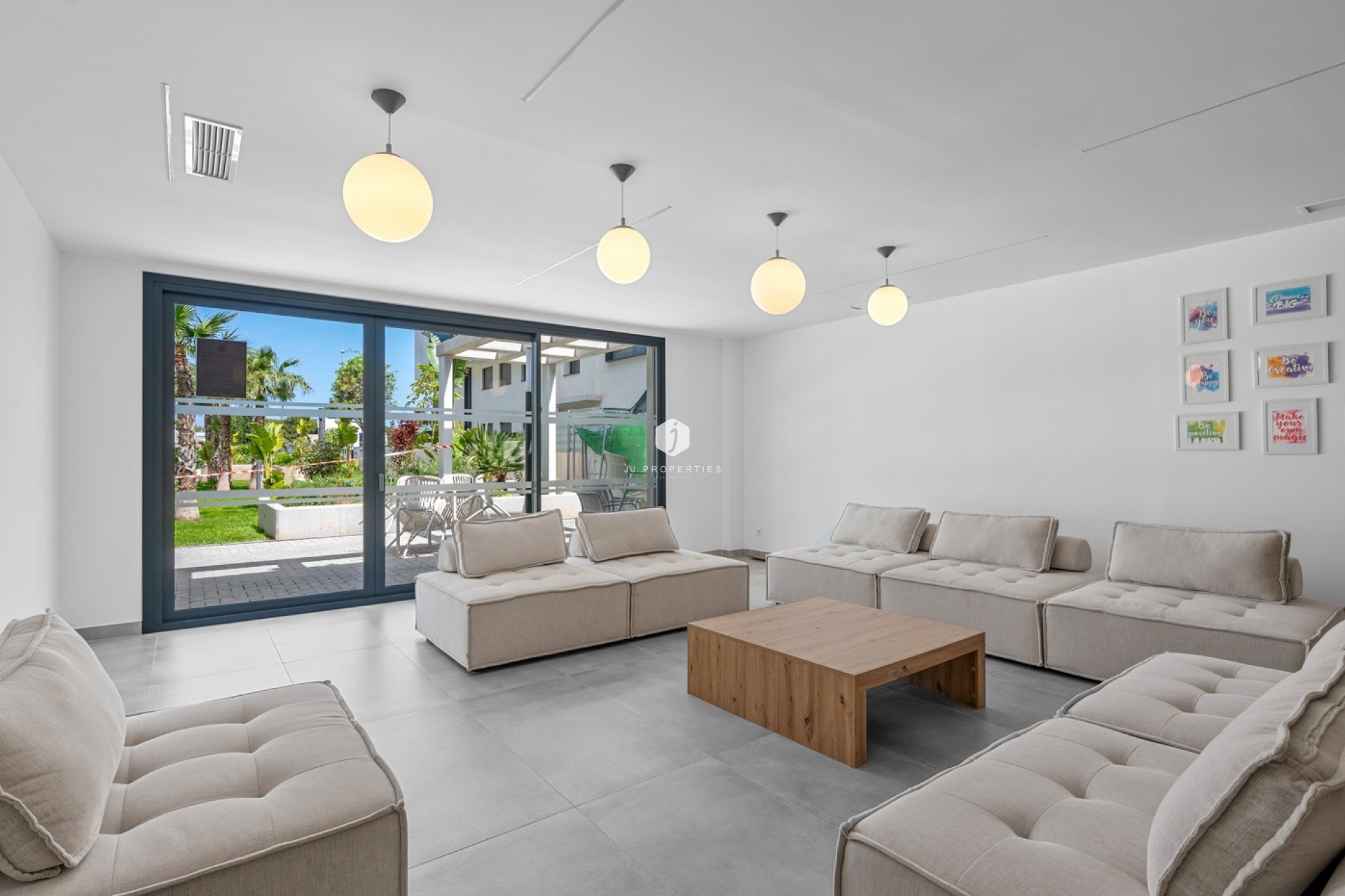 Resale - Apartment / flat -
Dehesa de Campoamor - Costa Blanca