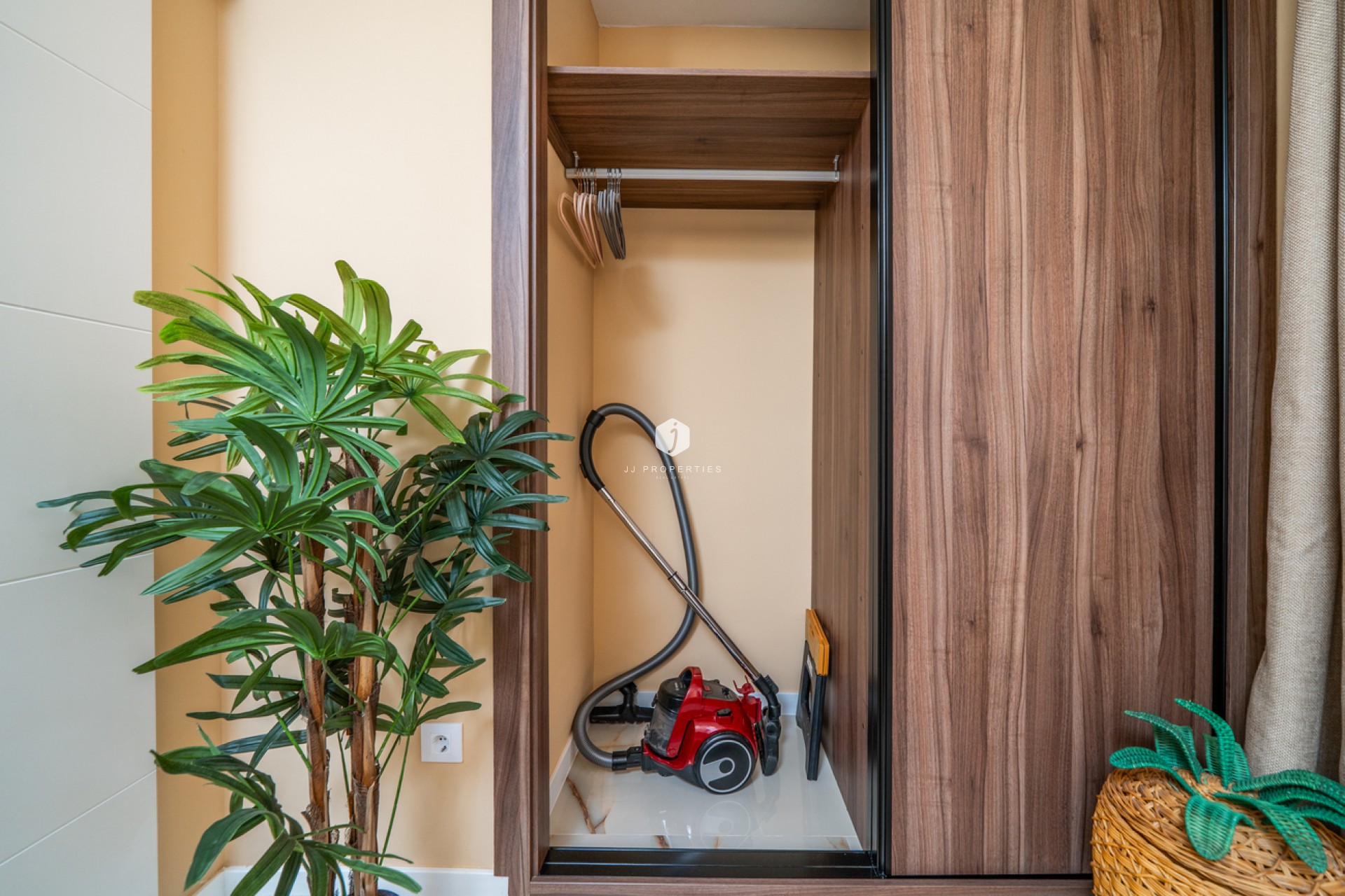 Resale - Apartment / flat -
El Chaparral - Costa Blanca