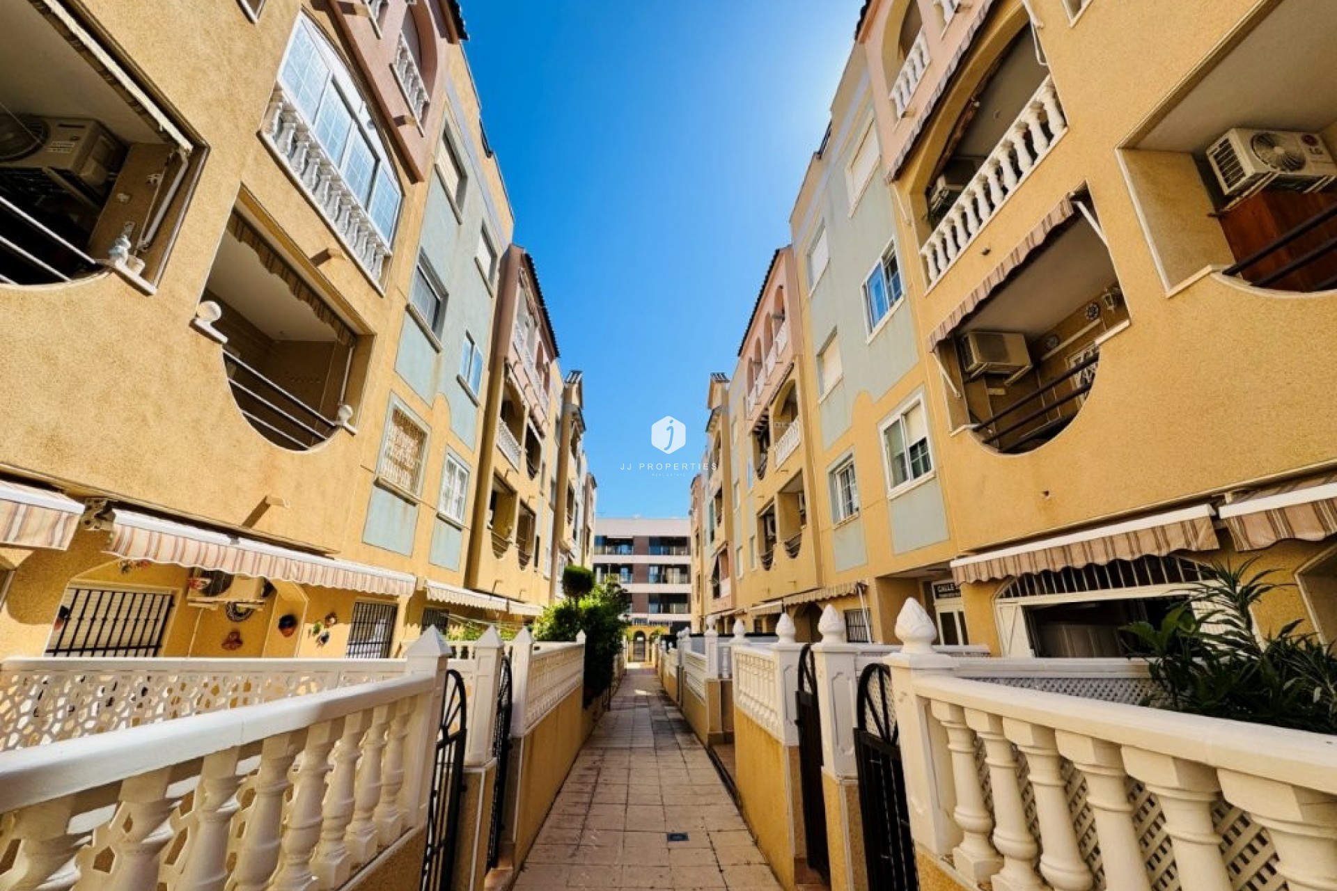 Resale - Apartment / flat -
La Mata - Costa Blanca
