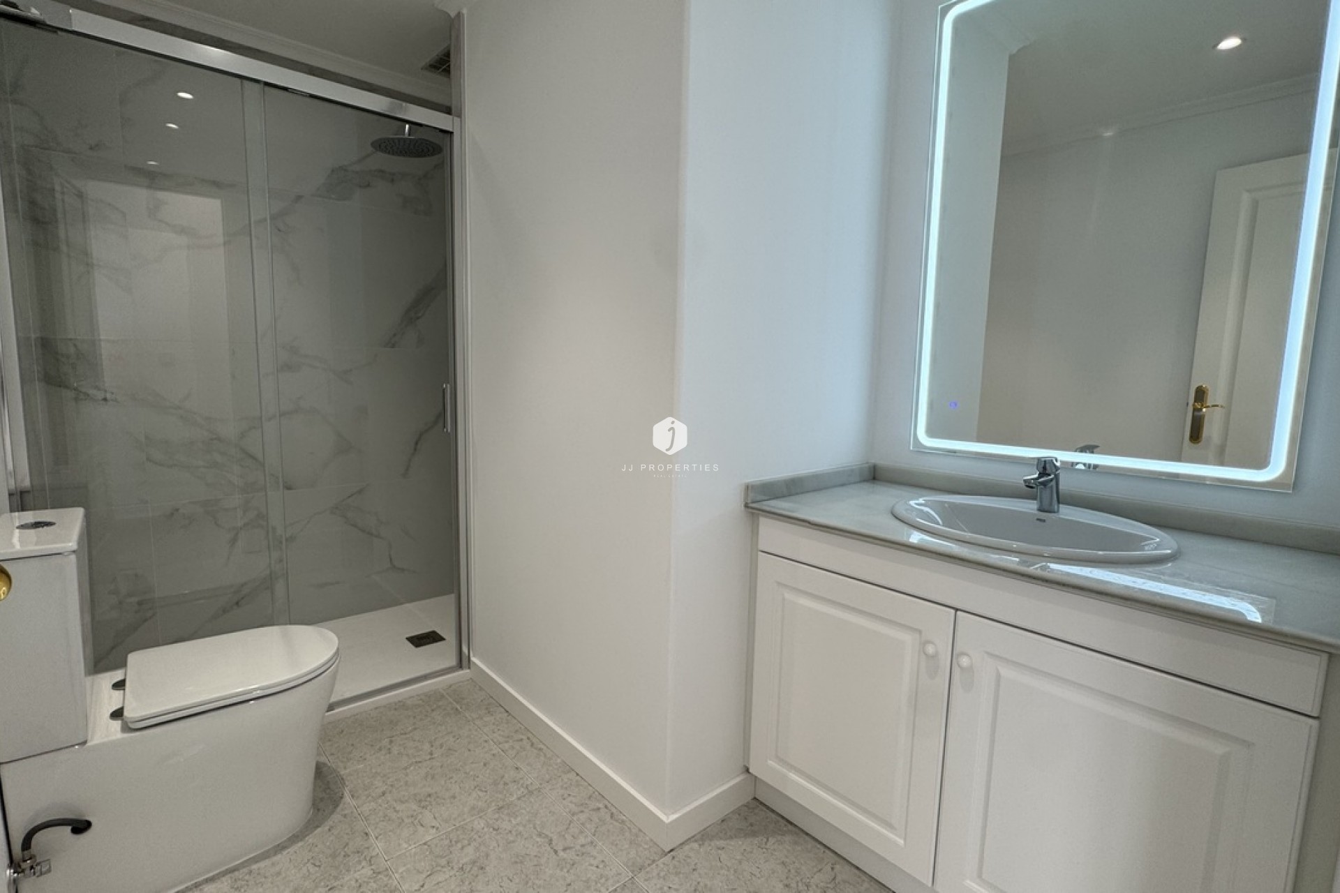 Resale - Apartment / flat -
Lomas De Campoamor - Costa Blanca