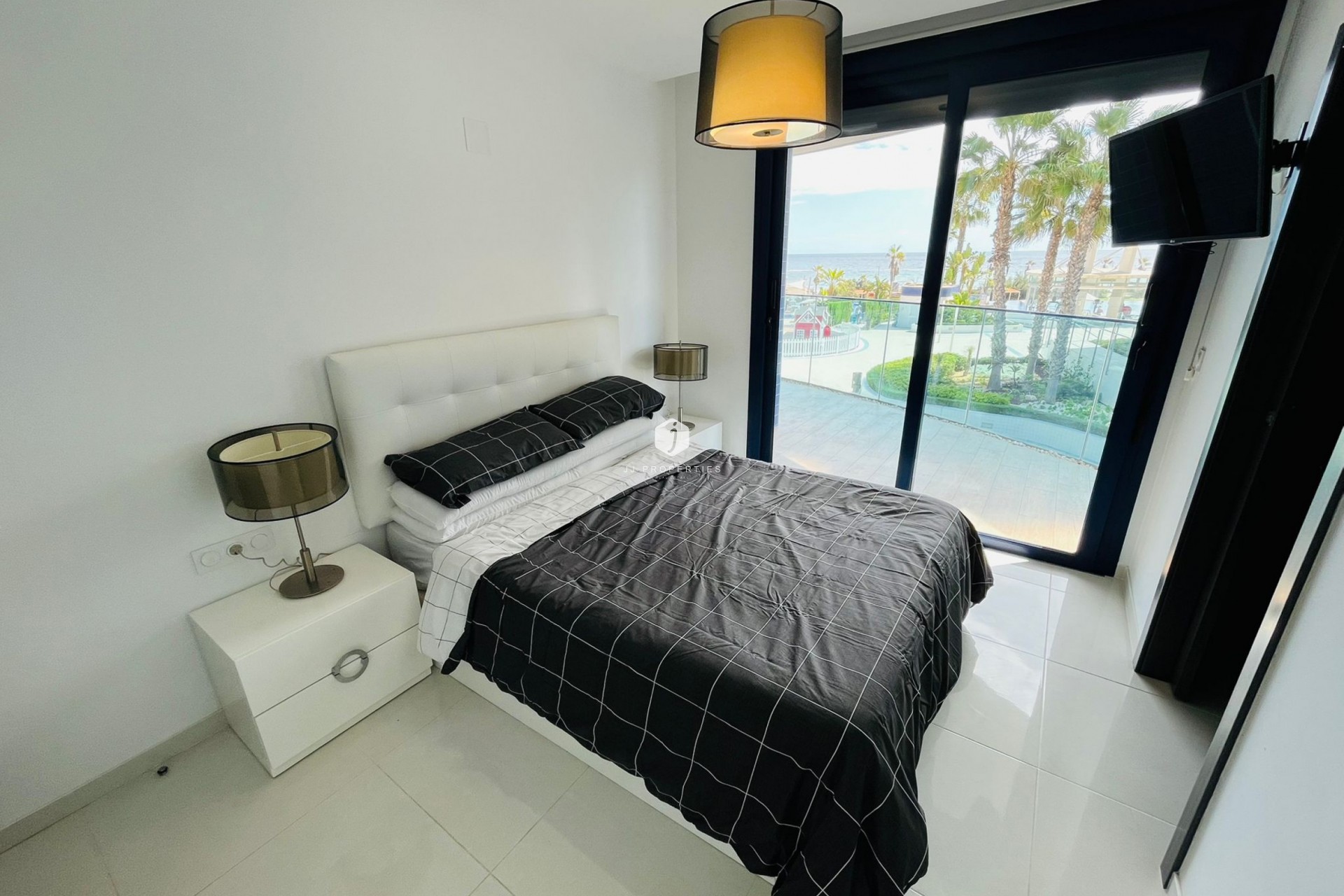 Resale - Apartment / flat -
Punta Prima - Costa Blanca