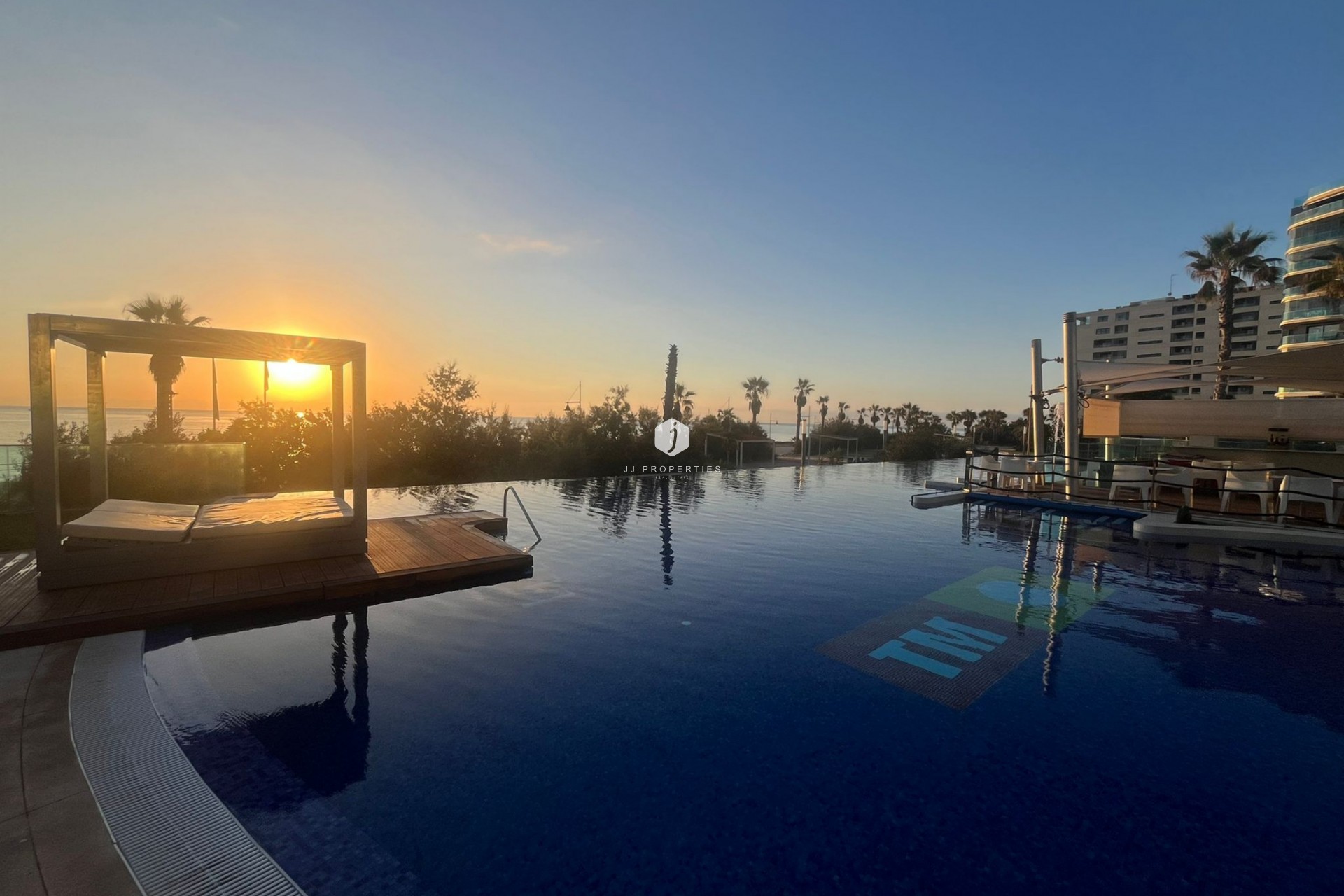 Resale - Apartment / flat -
Punta Prima - Costa Blanca